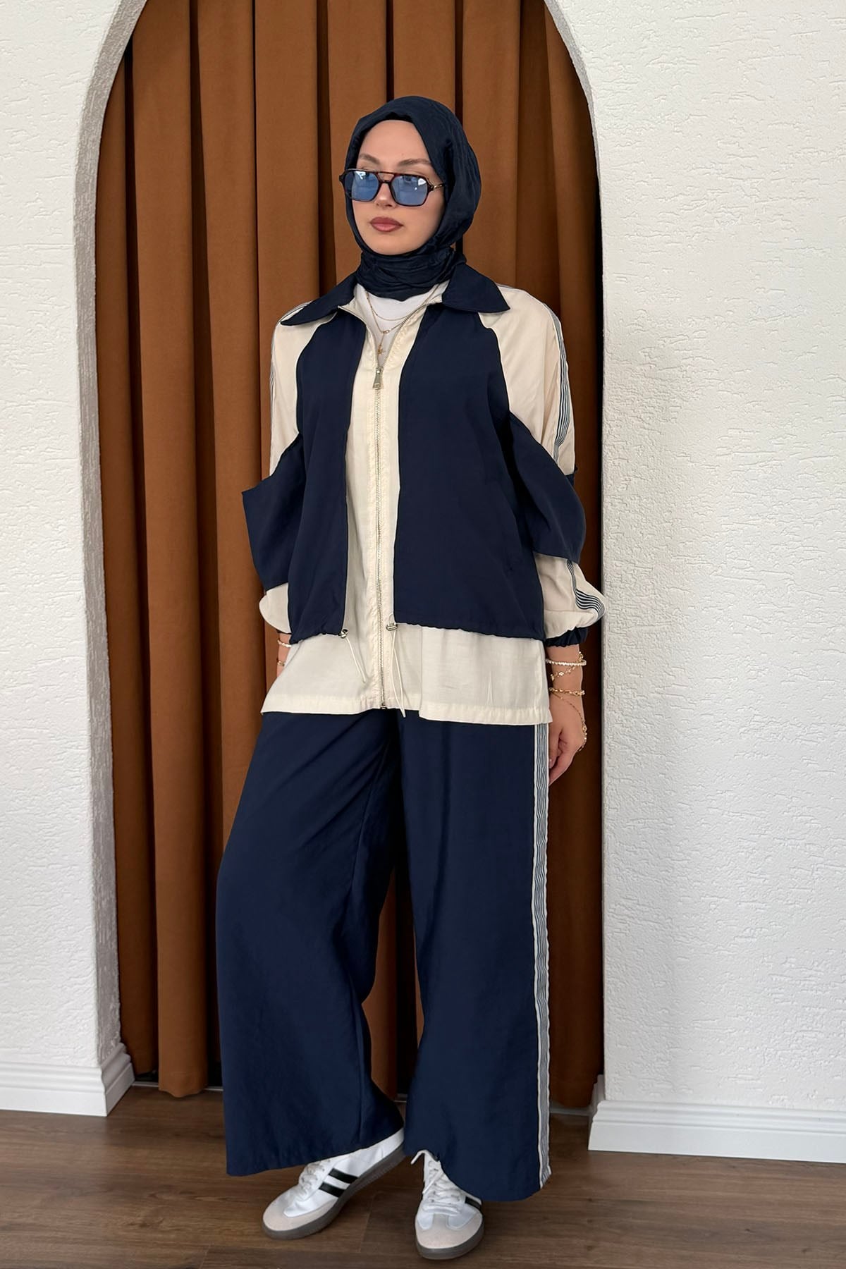 Garni Detaylı Fermuarlı Modern Tesettür Takım-LACİVERT