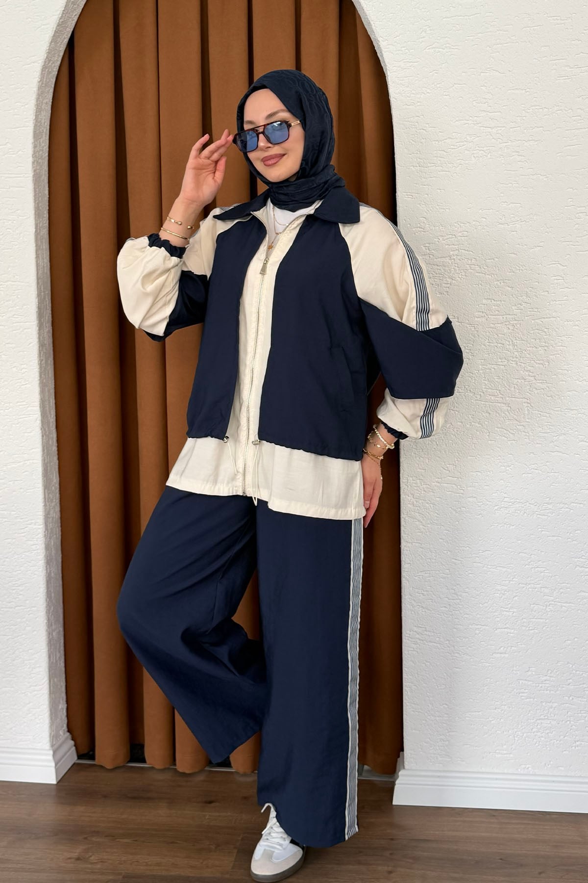 Garni Detaylı Fermuarlı Modern Tesettür Takım-LACİVERT