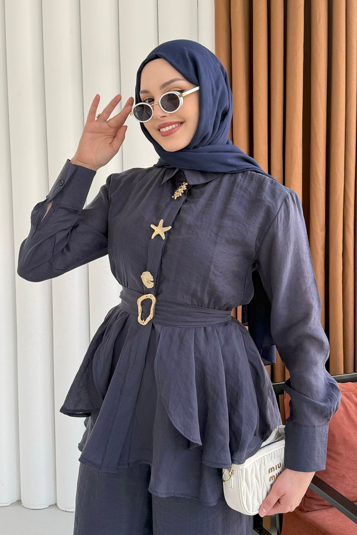 Gold Aksesuarlı Pantolonlu Tesettür Takım-LACİVERT