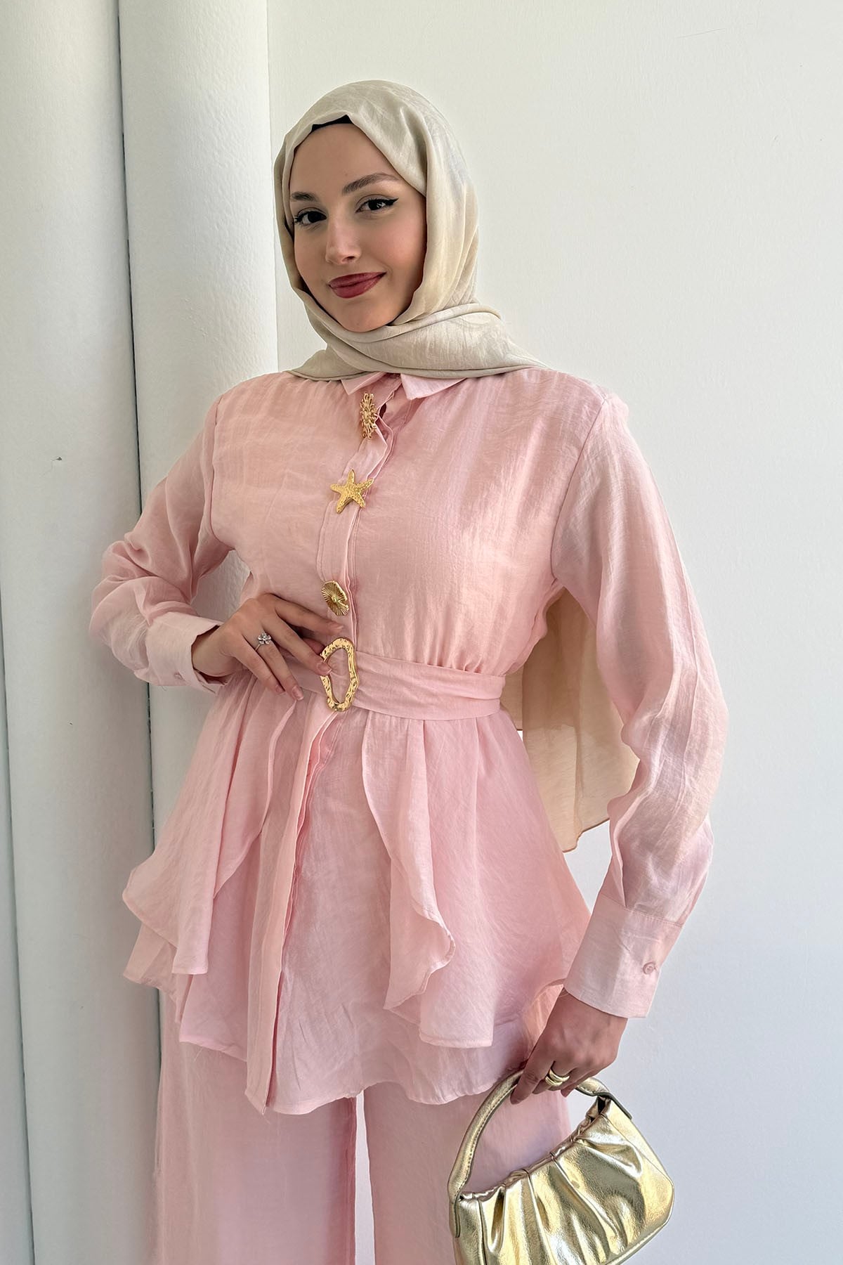 Gold Aksesuarlı Pantolonlu Tesettür Takım-PEMBE