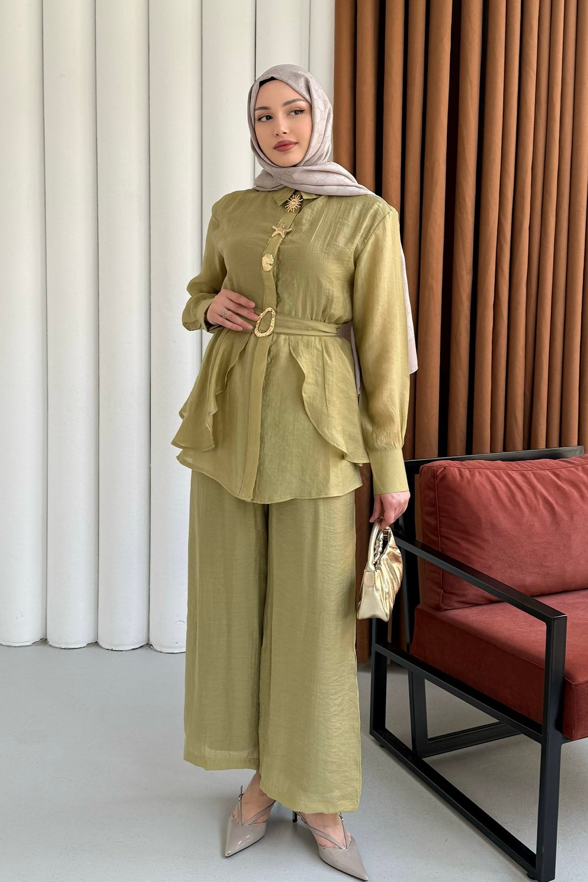 Gold Aksesuarlı Pantolonlu Tesettür Takım-YAĞ YEŞİLİ