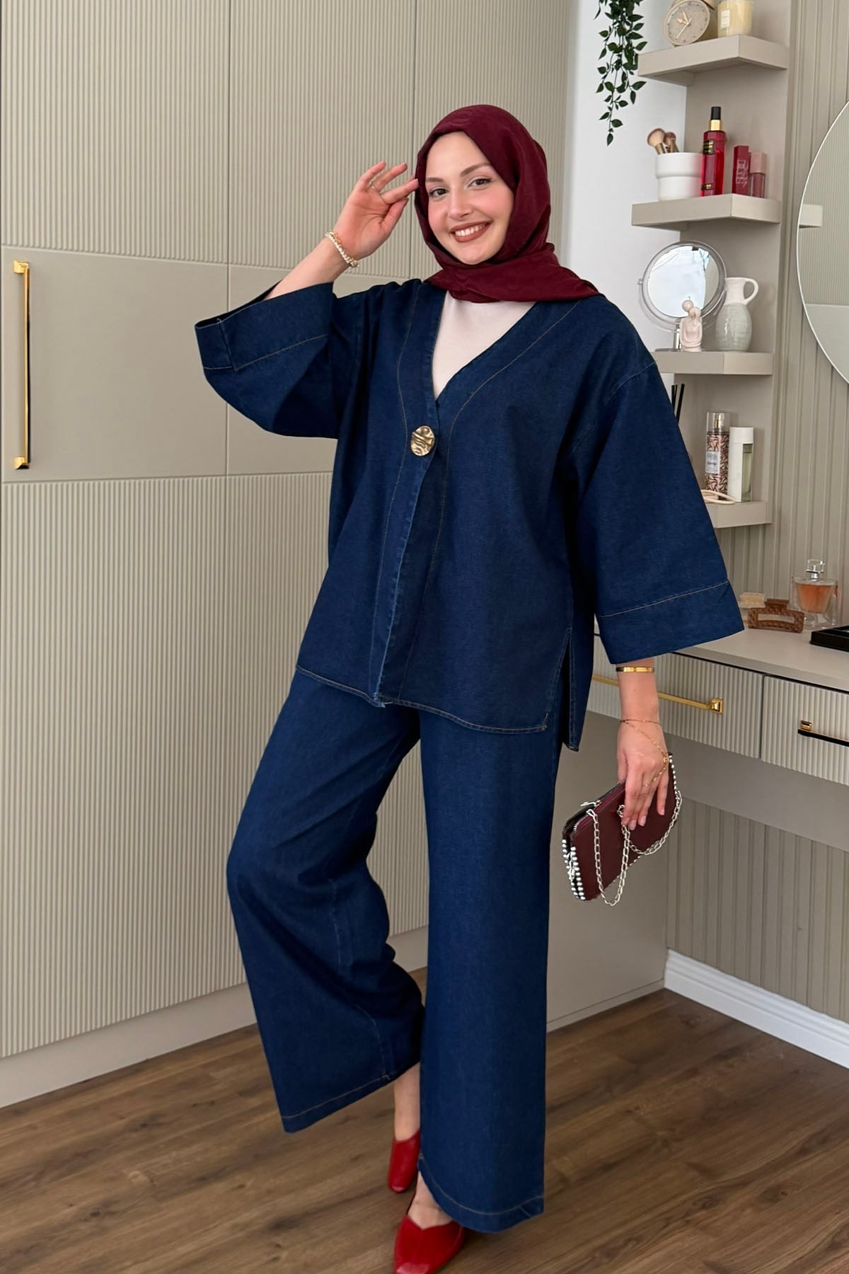 Gold Broş Detaylı Denim Pantolonlu Tesettür Takım-KOYU MAVİ