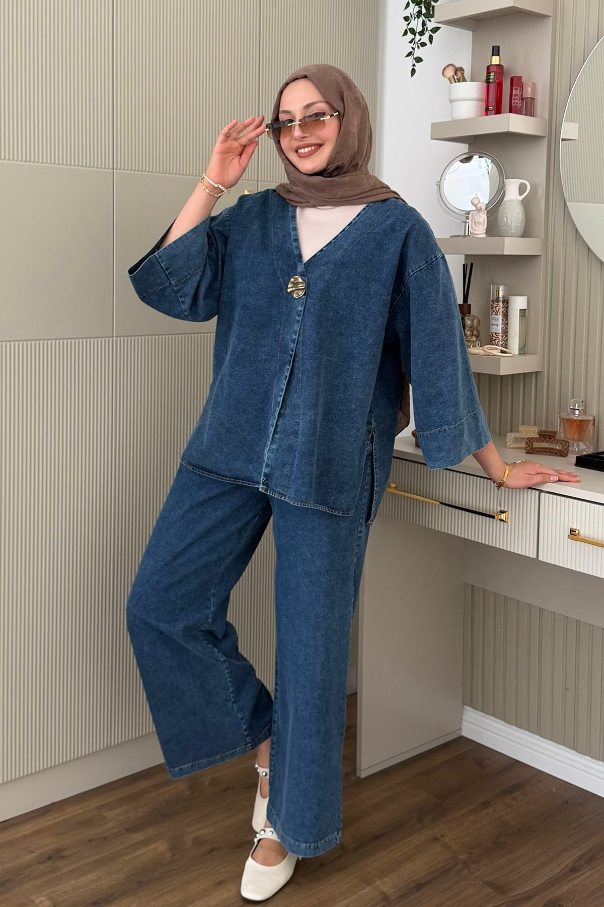Gold Broş Detaylı Denim Pantolonlu Tesettür Takım-AÇIK MAVİ
