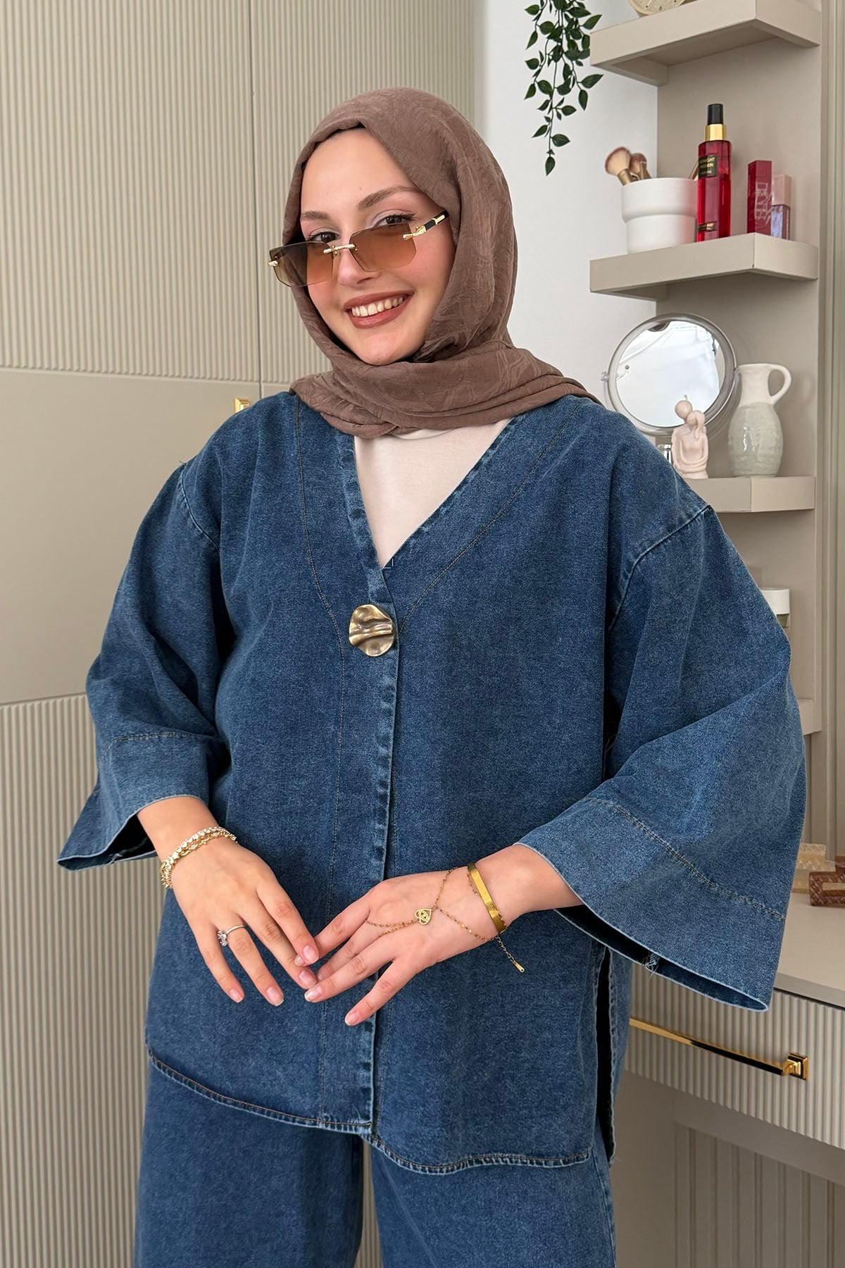 Gold Broş Detaylı Denim Pantolonlu Tesettür Takım-AÇIK MAVİ