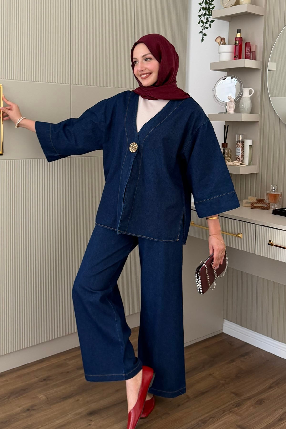 Gold Broş Detaylı Denim Pantolonlu Tesettür Takım-KOYU MAVİ