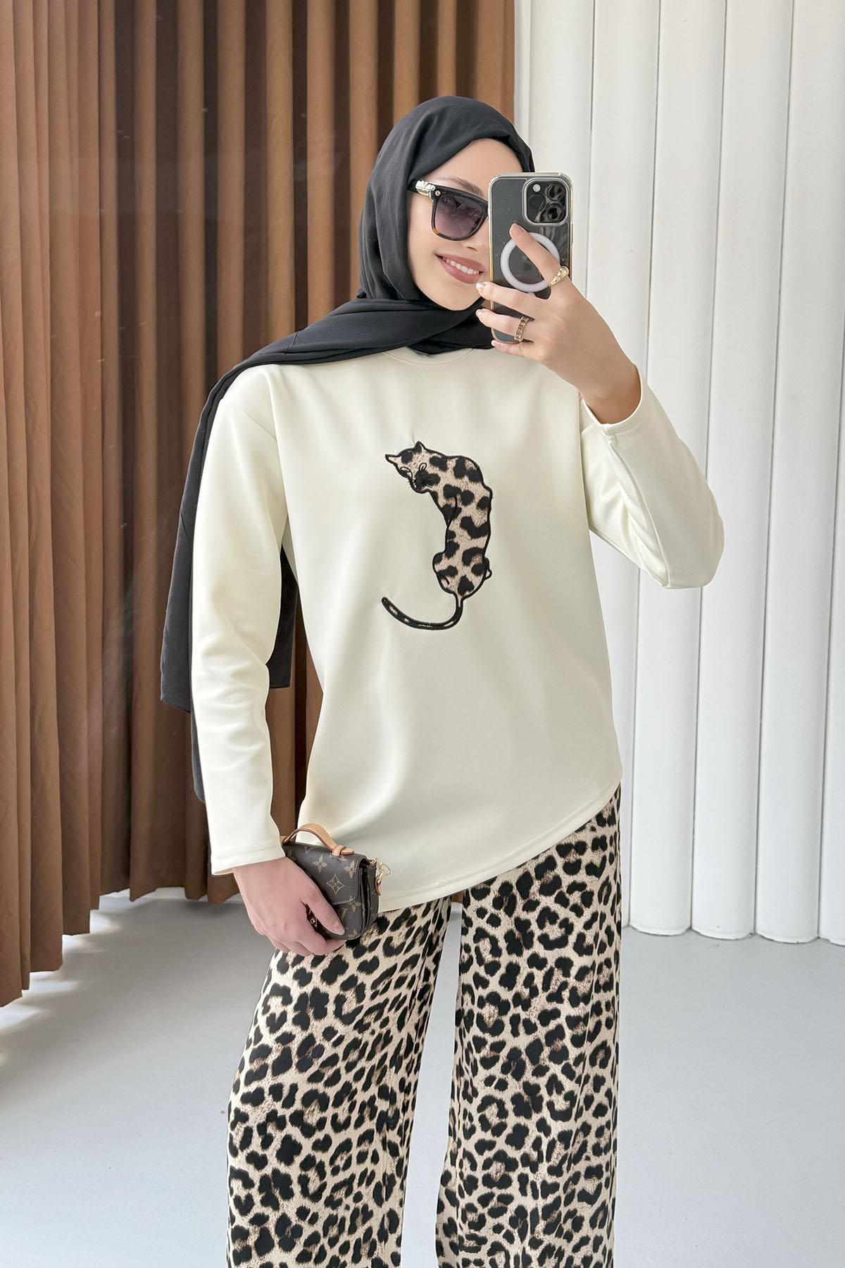 Kaplan Baskılı Asimetrik Kesim Pantolonlu Tesettür Takım-EKRU