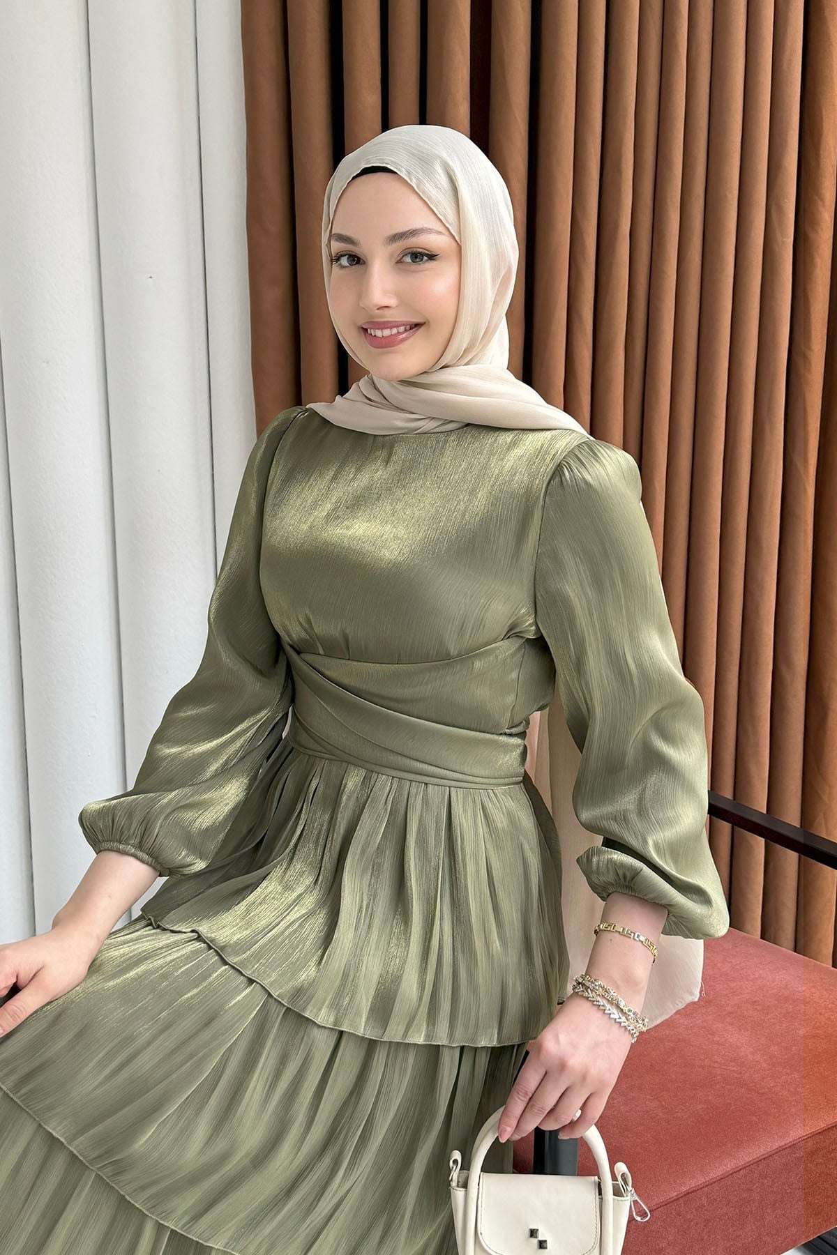 Kat Kat Kuşaklı Şifon Tesettür Elbise-HAKİ YEŞİL