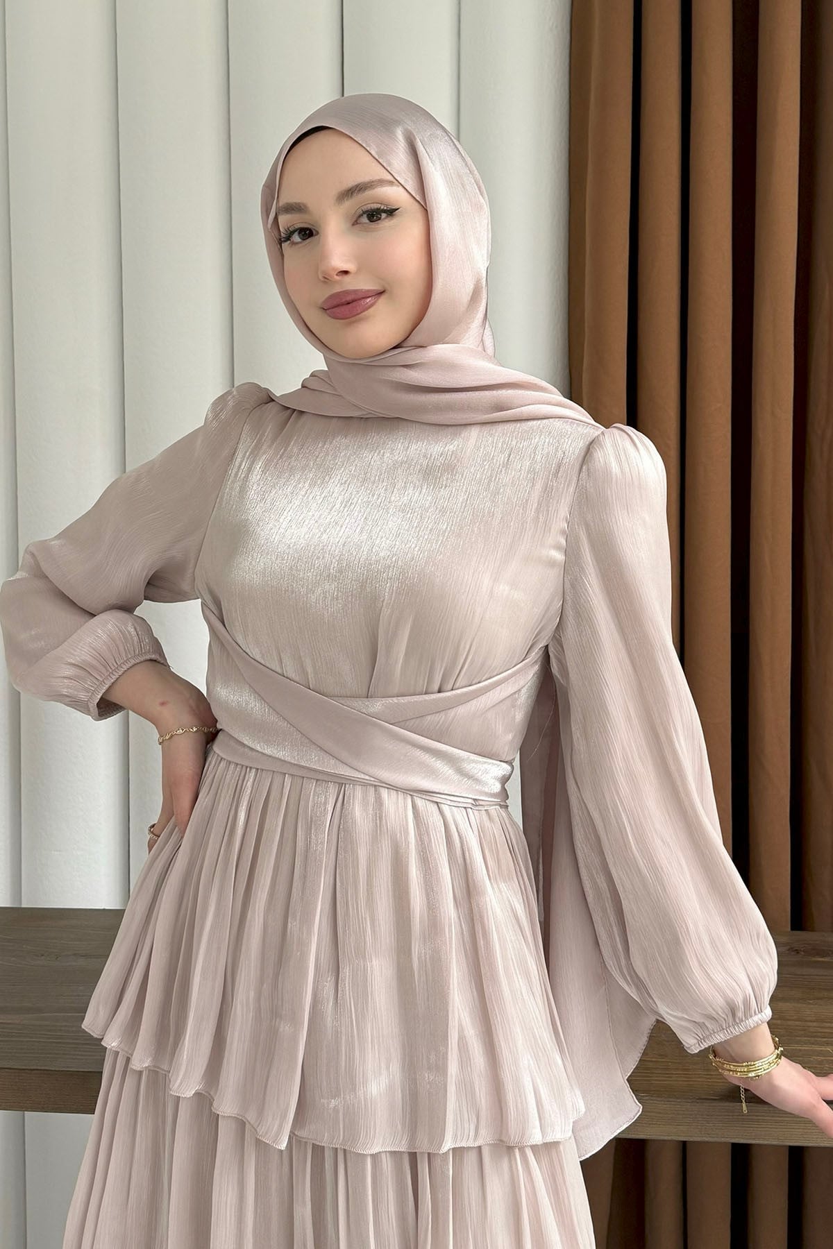 Kat Kat Kuşaklı Şifon Tesettür Elbise-BEJ