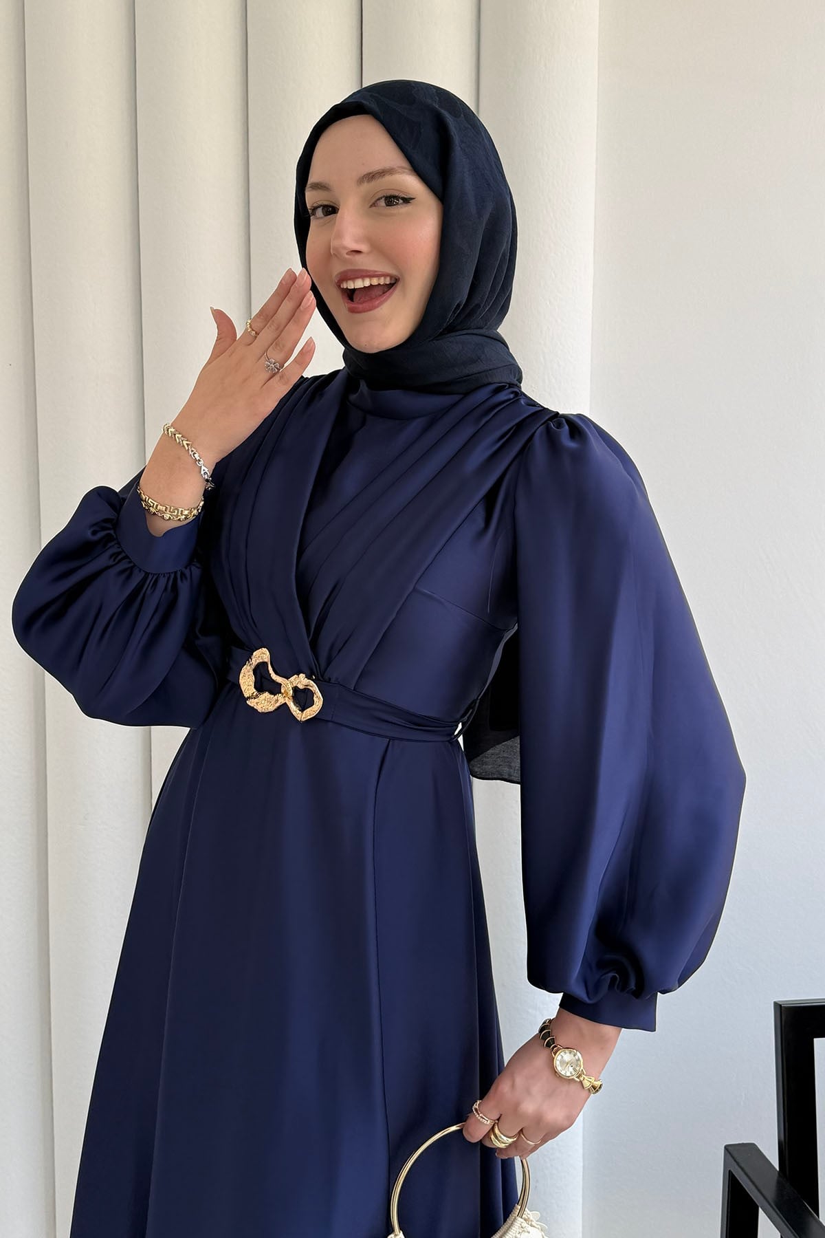 Kemer Toka Detaylı Saten Tesettür Elbise-LACİVERT