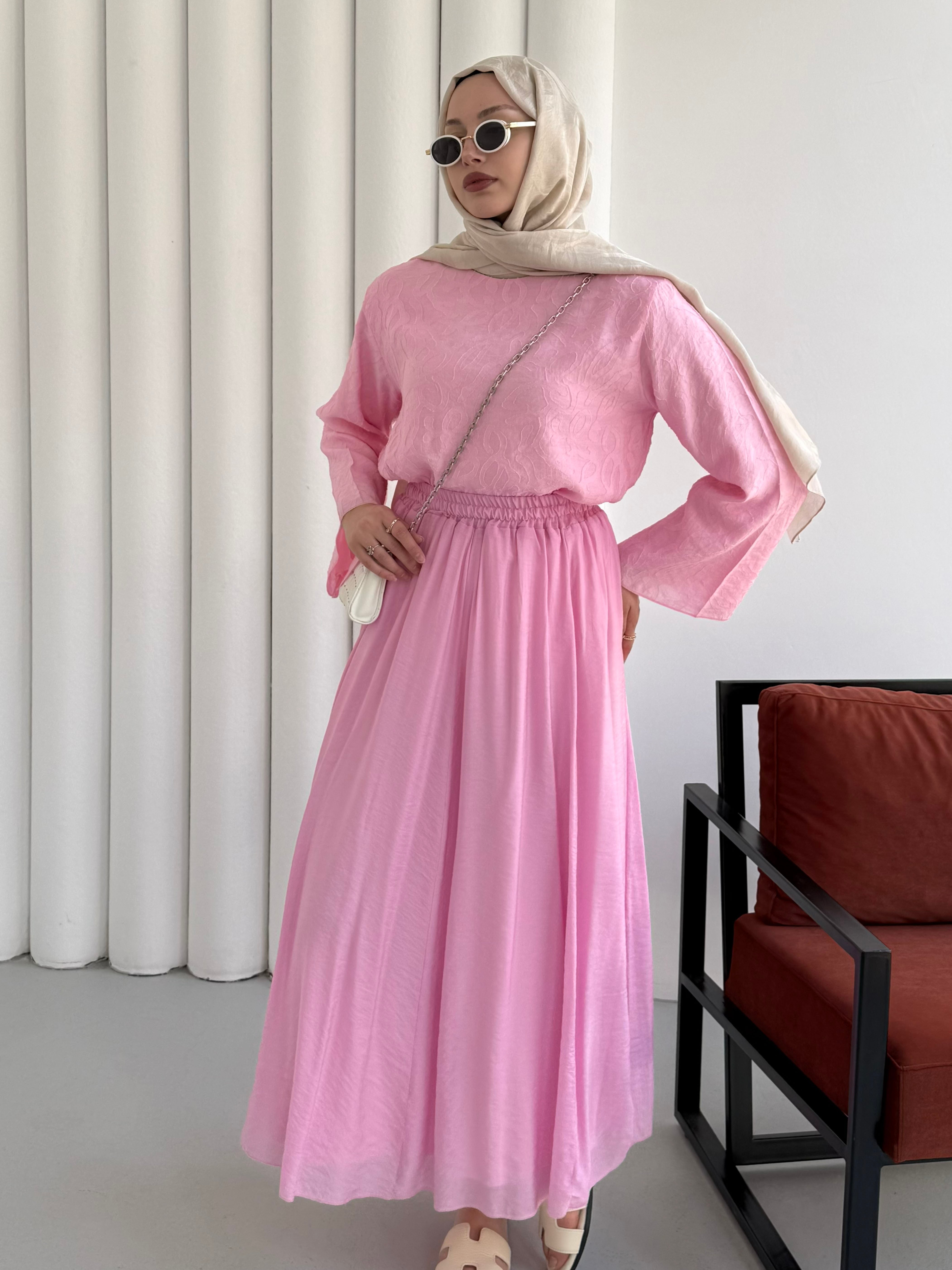 Kendinden Desenli Etekli Tesettür Takım-PEMBE