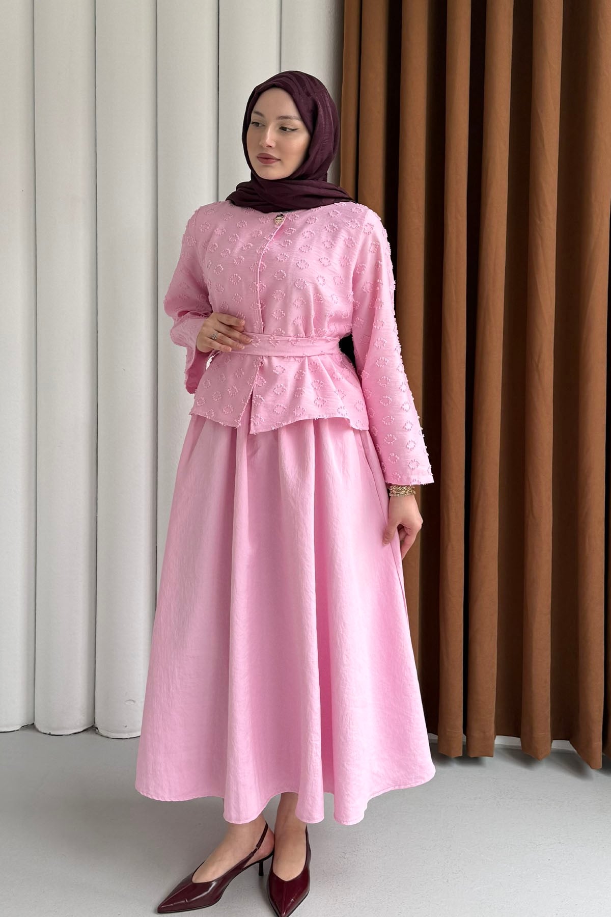 Kendinden Desenli Tek Düğme Detaylı Bel Lastikli Tesettür Takım-PEMBE