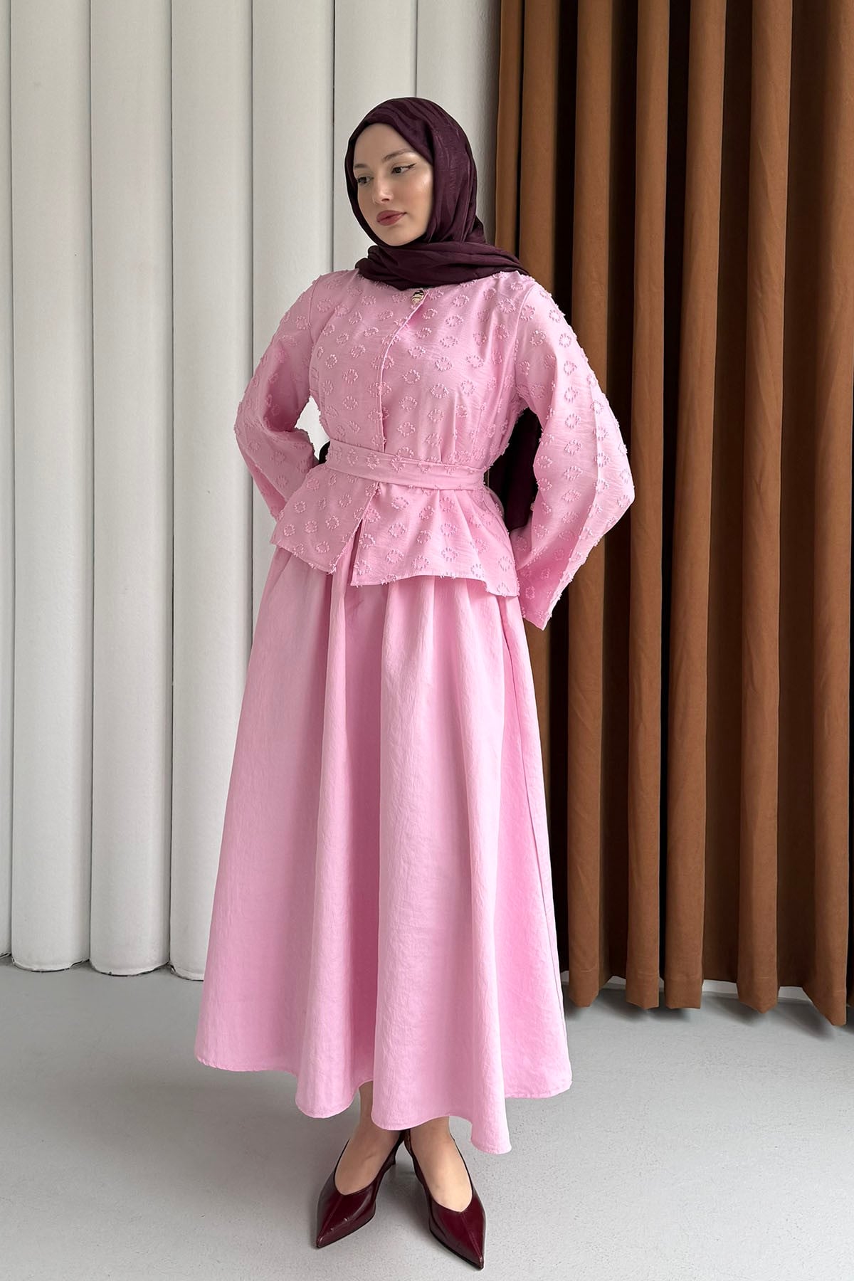 Kendinden Desenli Tek Düğme Detaylı Bel Lastikli Tesettür Takım-PEMBE