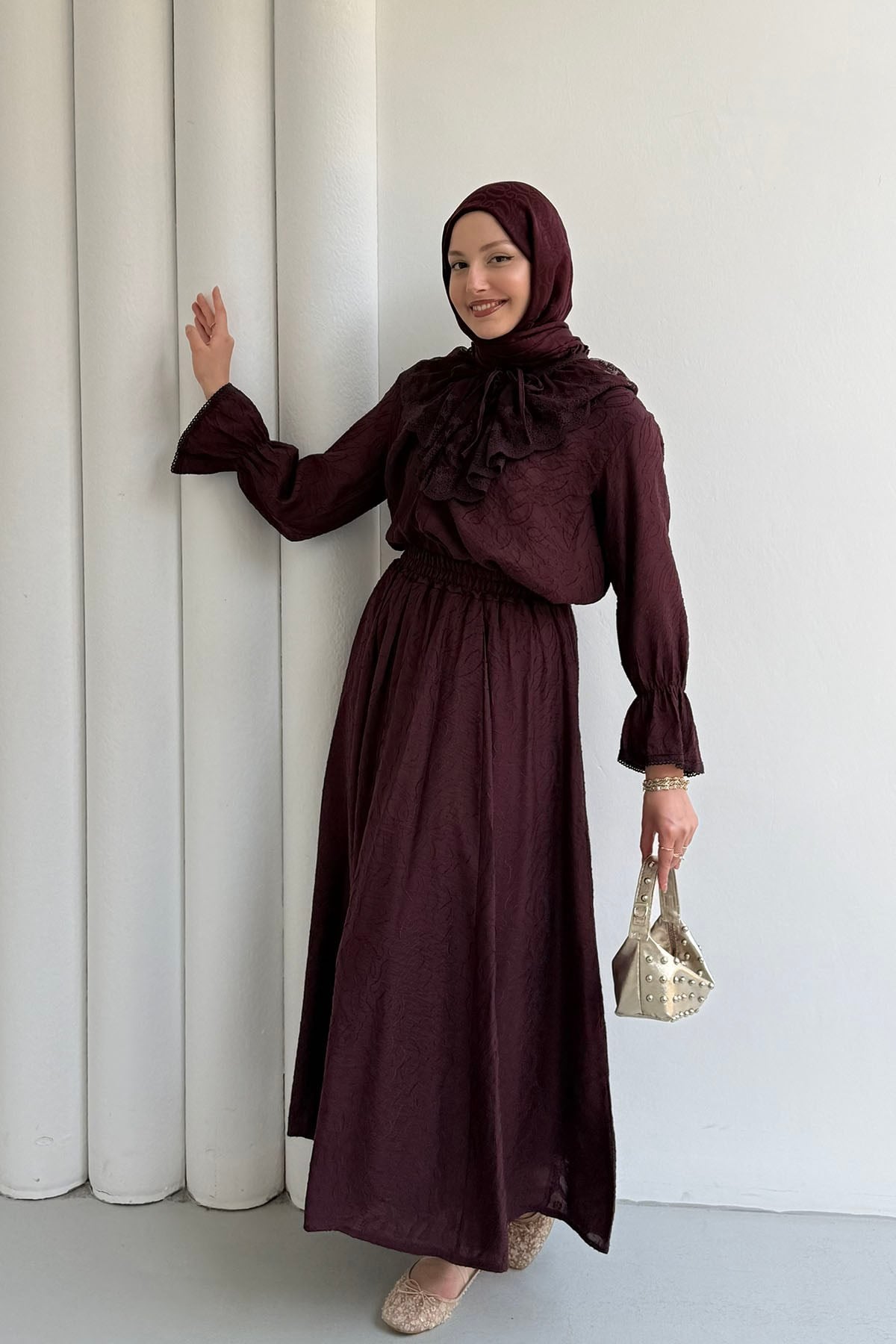 Kolları Lastik Detaylı Dantel Yaka Etekli Tesettür Takım-BORDO