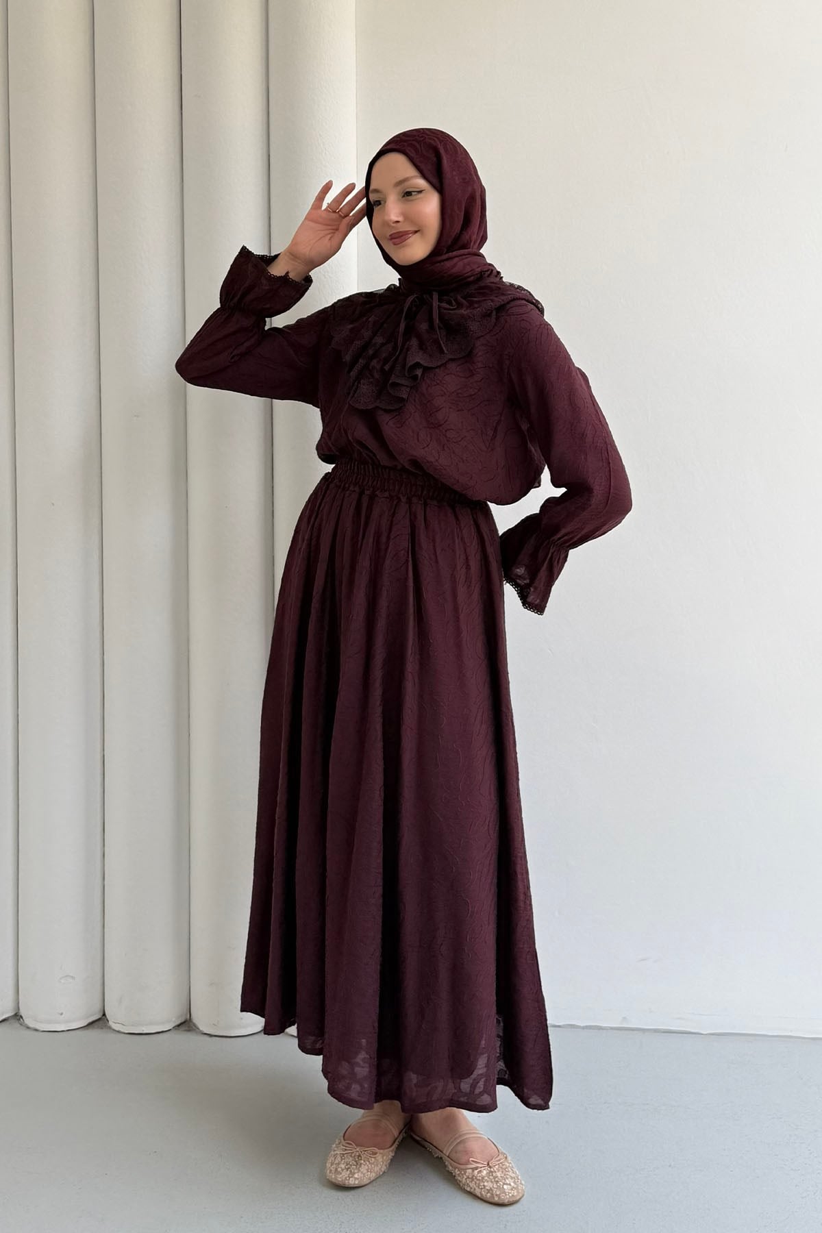 Kolları Lastik Detaylı Dantel Yaka Etekli Tesettür Takım-BORDO