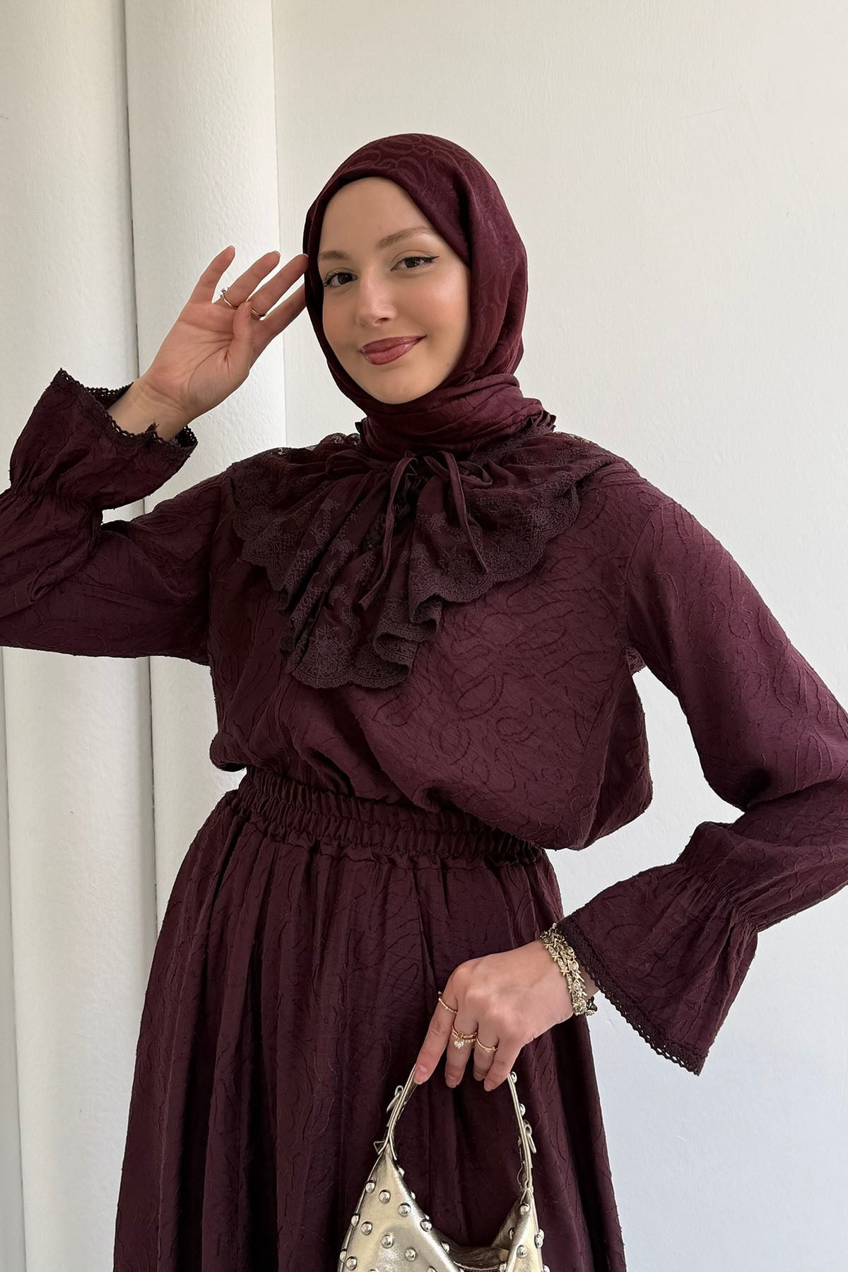 Kolları Lastik Detaylı Dantel Yaka Etekli Tesettür Takım-BORDO