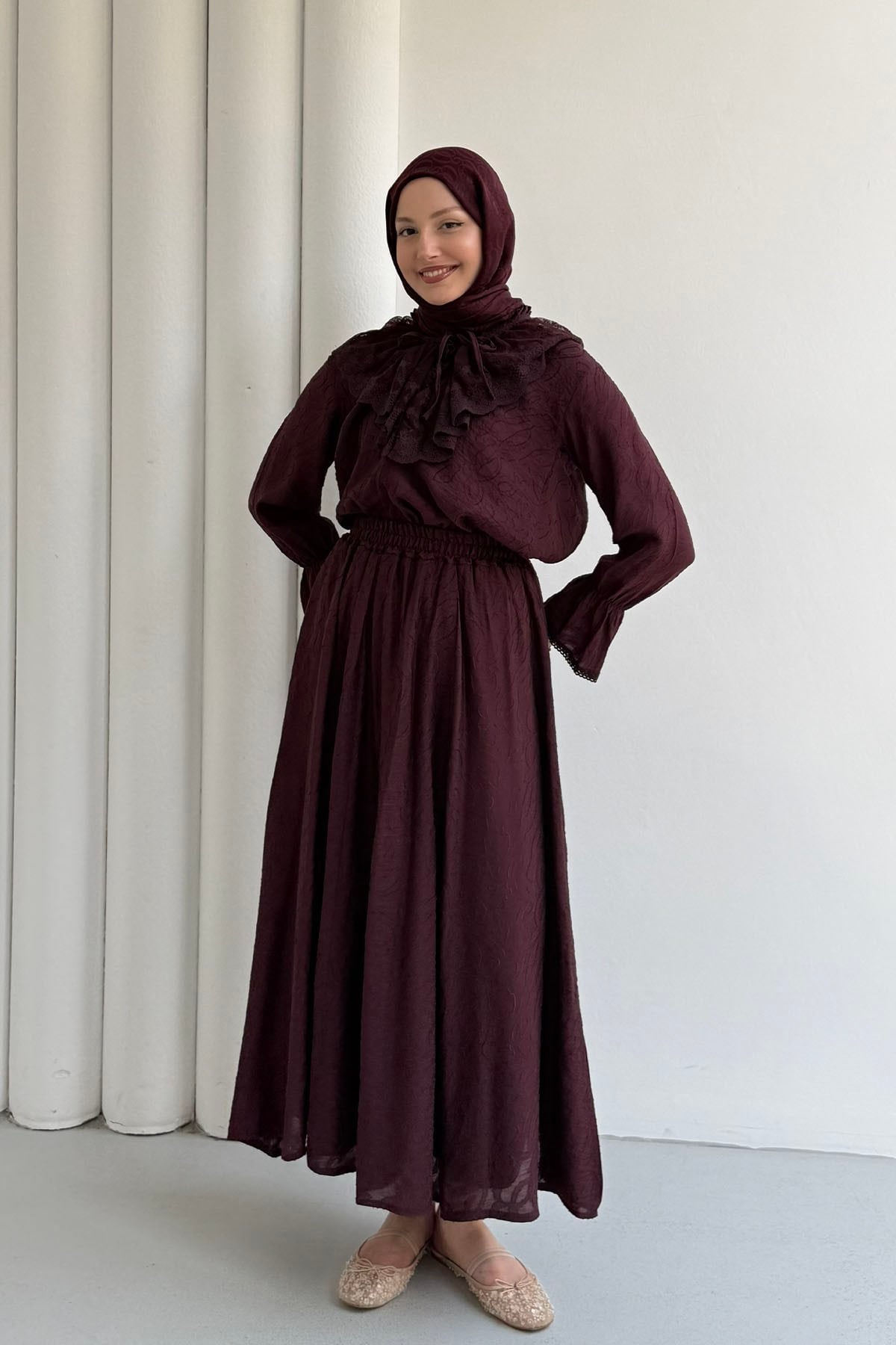 Kolları Lastik Detaylı Dantel Yaka Etekli Tesettür Takım-BORDO