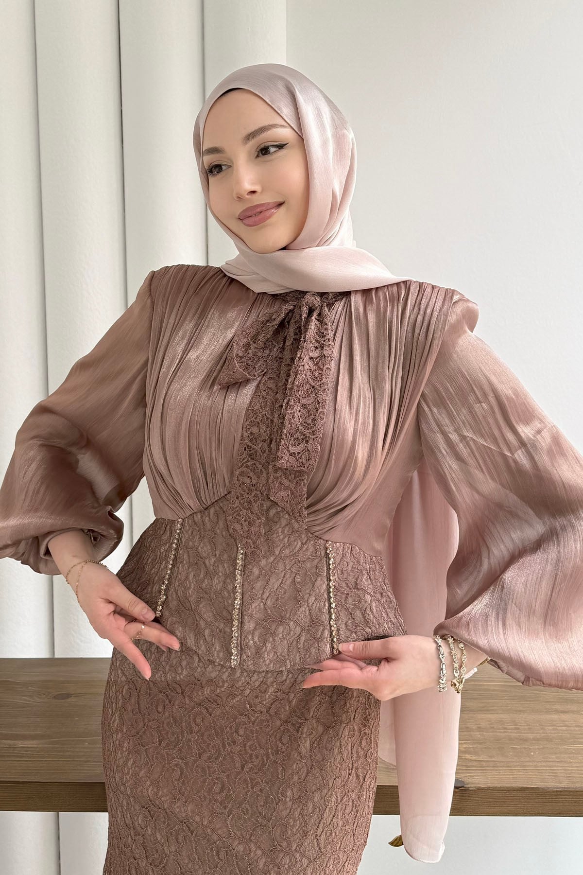 Korseli Taş ve Dantel Detaylı Tesettür Abiye-KAHVERENGİ