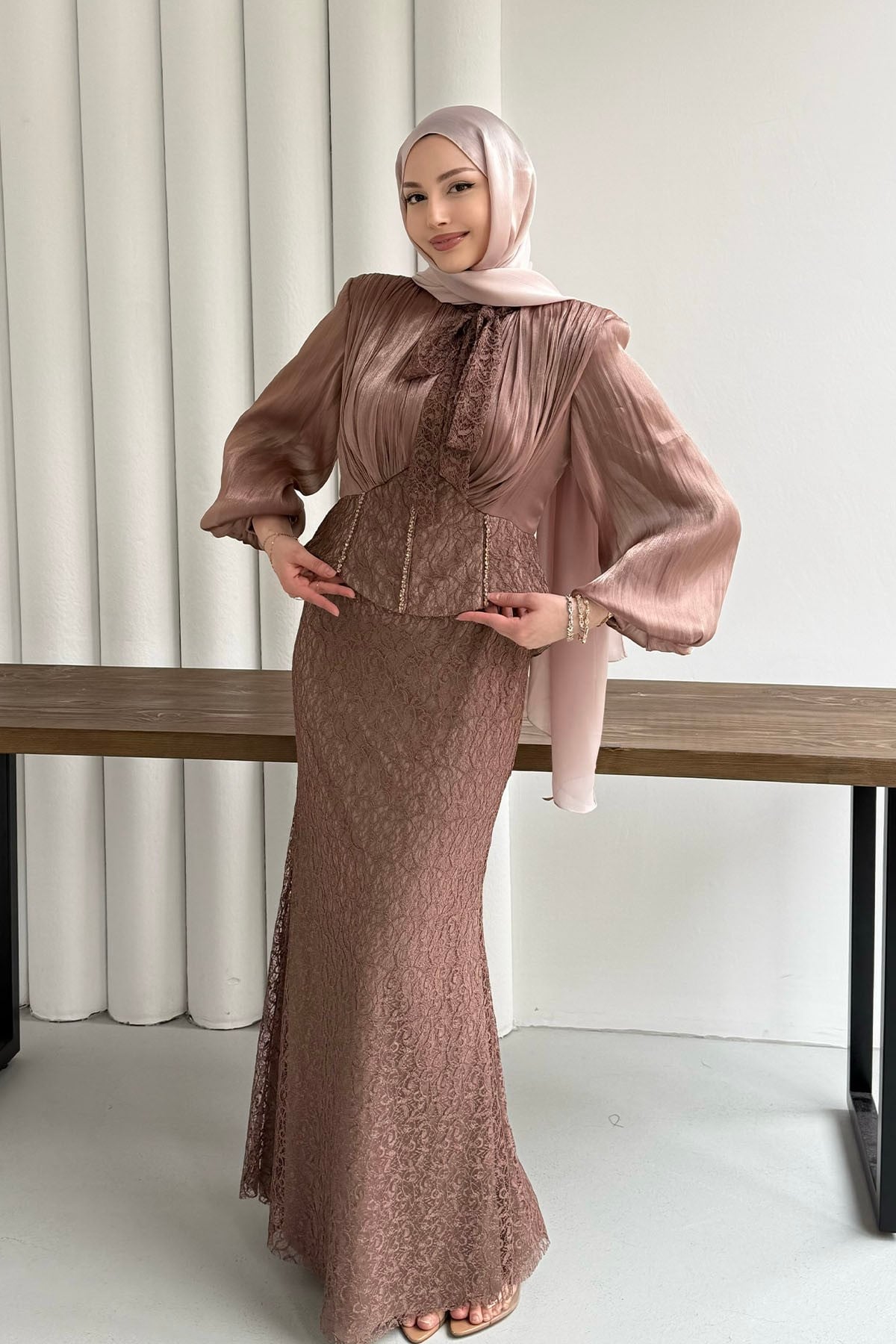 Korseli Taş ve Dantel Detaylı Tesettür Abiye-KAHVERENGİ
