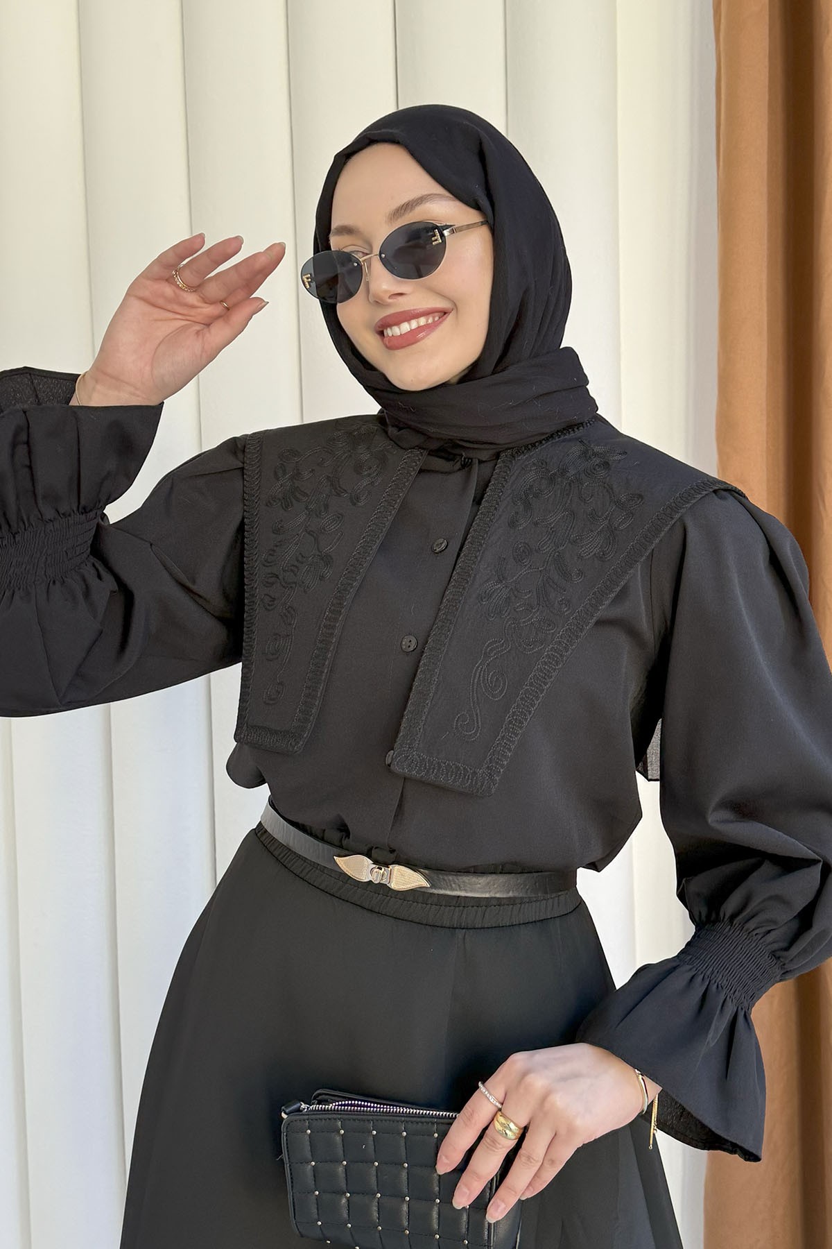 Mendil Yaka İşleme Detaylı Gömlek-SİYAH