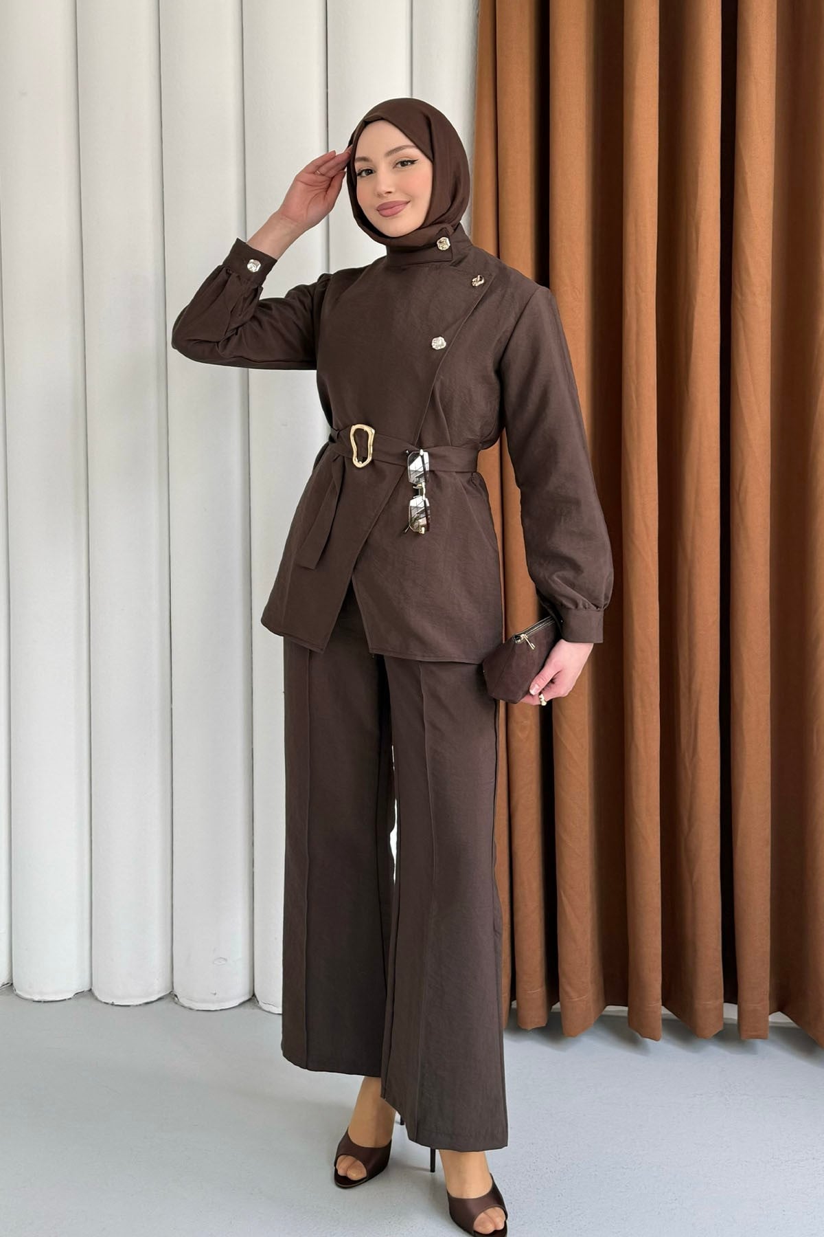 Minimal Asimetrik Kesim Pantolonlu Tesettür Takım-KAHVERENGİ