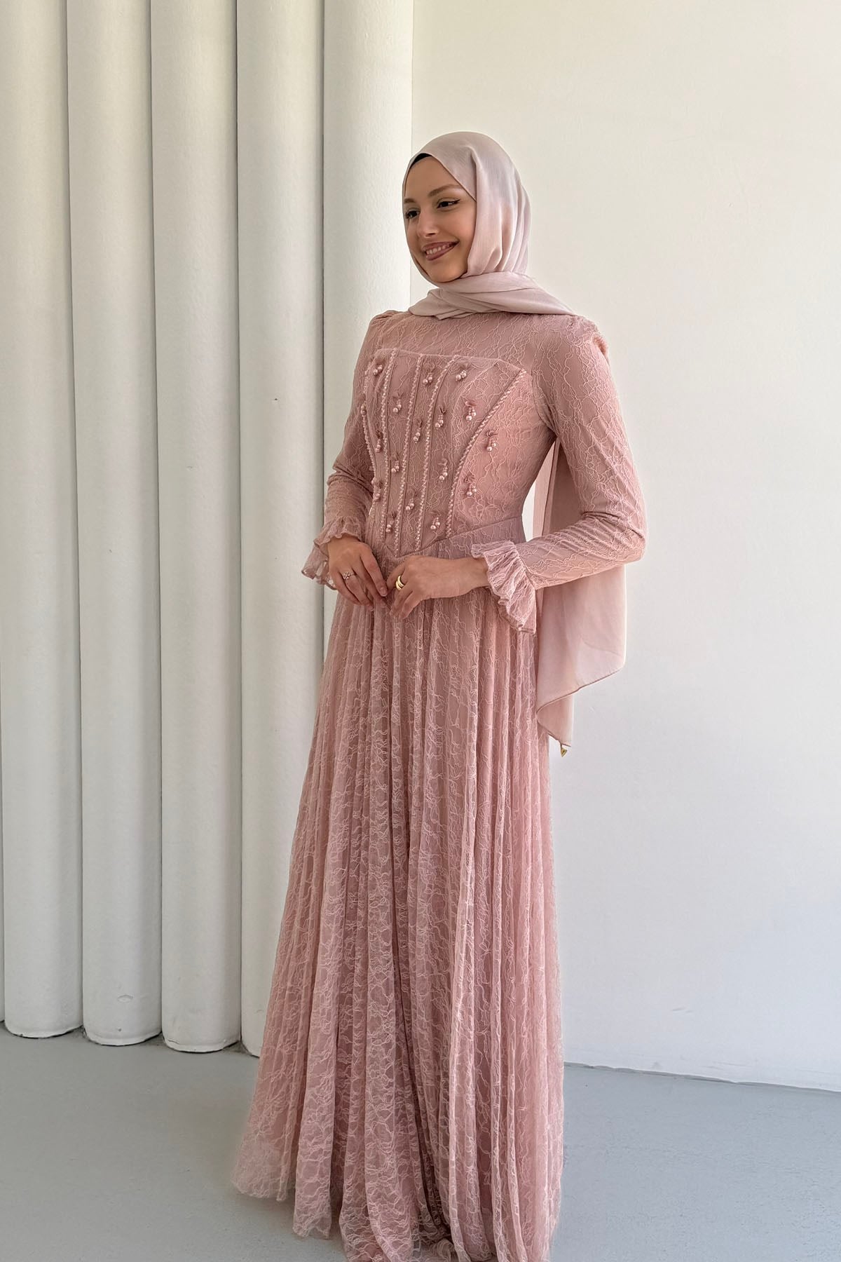 Mirella Dantel & Boncuk İşlemeli Korse Detaylı Tesettür Abiye-PUDRA