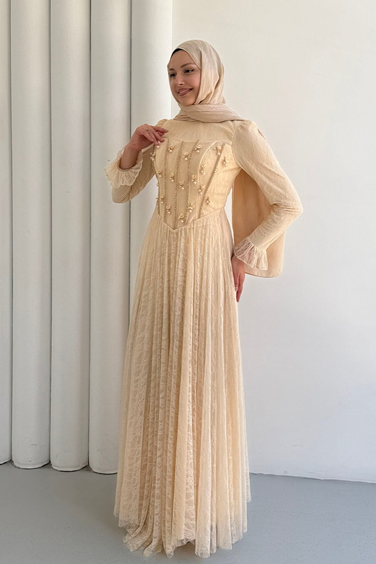 Mirella Dantel & Boncuk İşlemeli Korse Detaylı Tesettür Abiye-BEJ