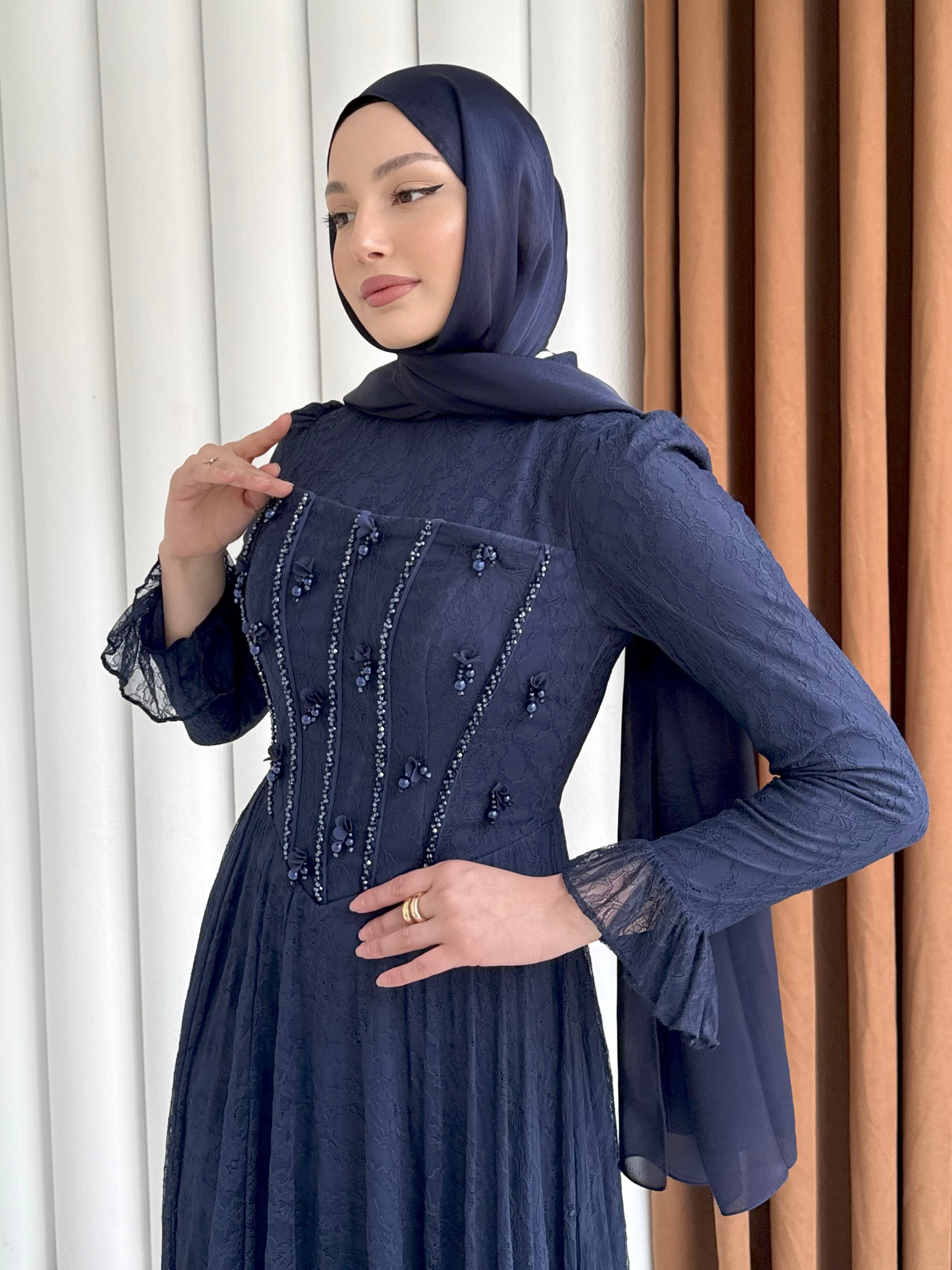 Mirella Dantel & Boncuk İşlemeli Korse Detaylı Tesettür Abiye-LACİVERT