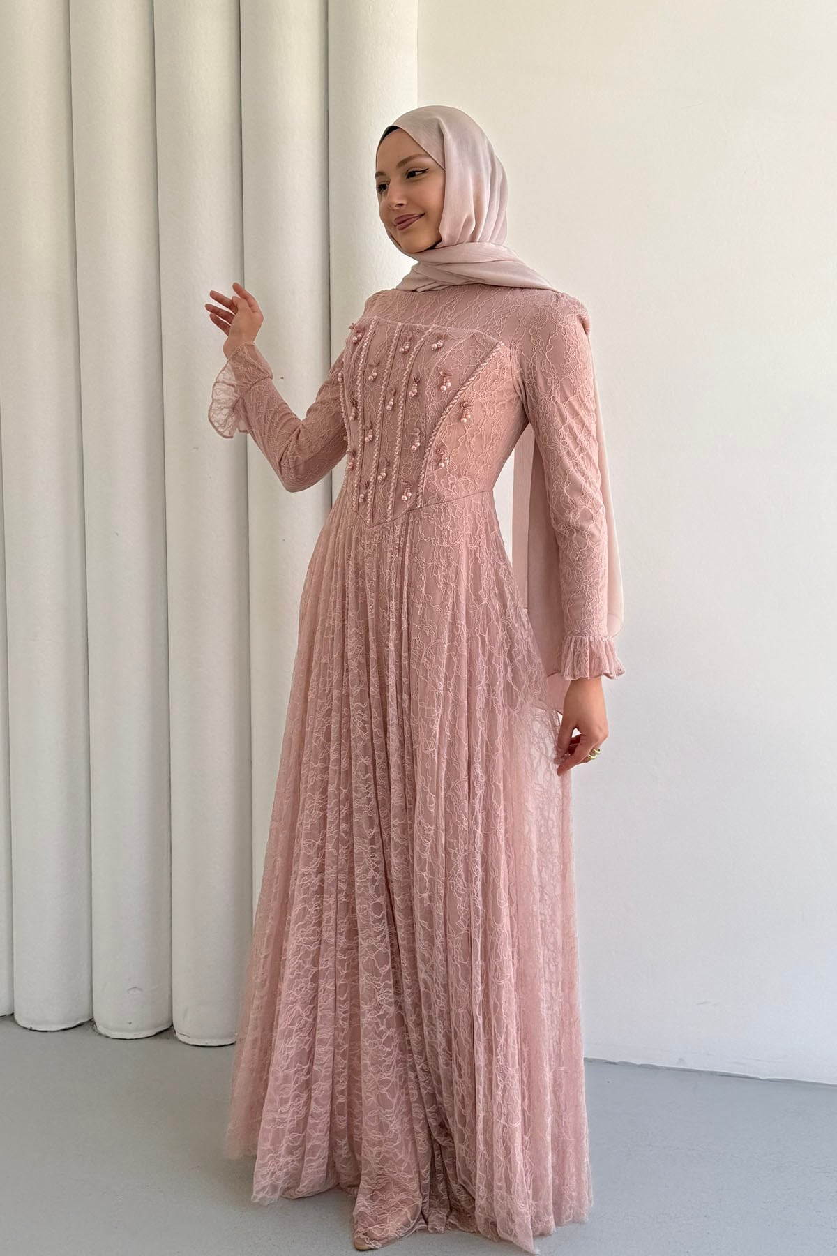 Mirella Dantel & Boncuk İşlemeli Korse Detaylı Tesettür Abiye-PUDRA