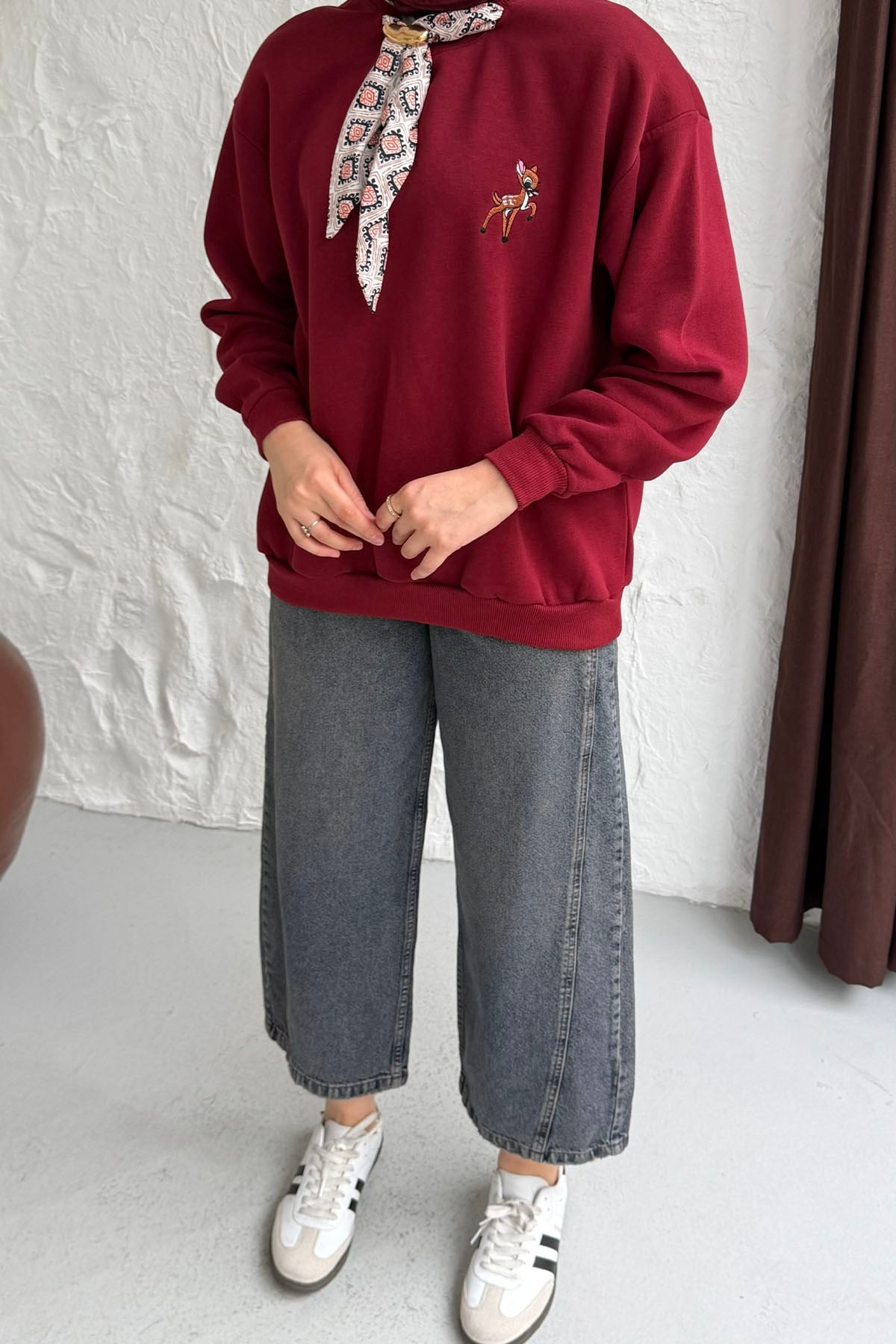 Nakışlı Fularlı Oversize Sweatshirt-BORDO
