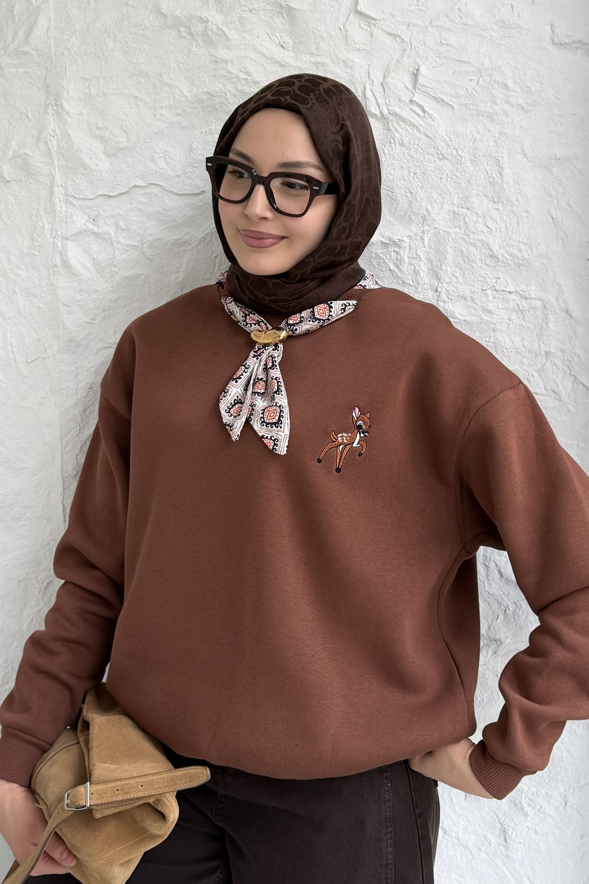Nakışlı Fularlı Oversize Sweatshirt-KAHVERENGİ