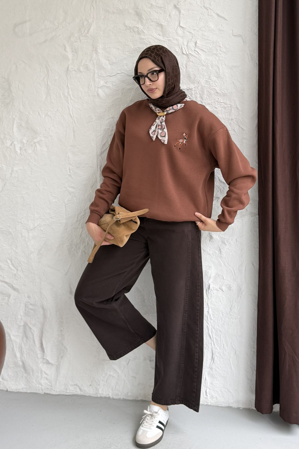 Nakışlı Fularlı Oversize Sweatshirt-KAHVERENGİ
