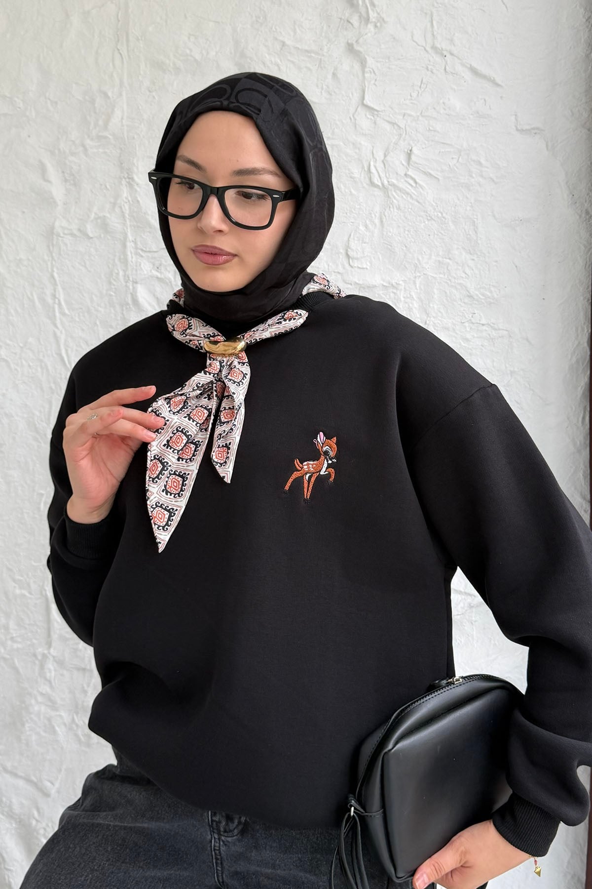 Nakışlı Fularlı Oversize Sweatshirt-SİYAH