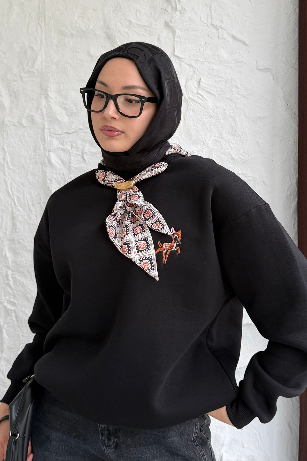 Nakışlı Fularlı Oversize Sweatshirt-SİYAH