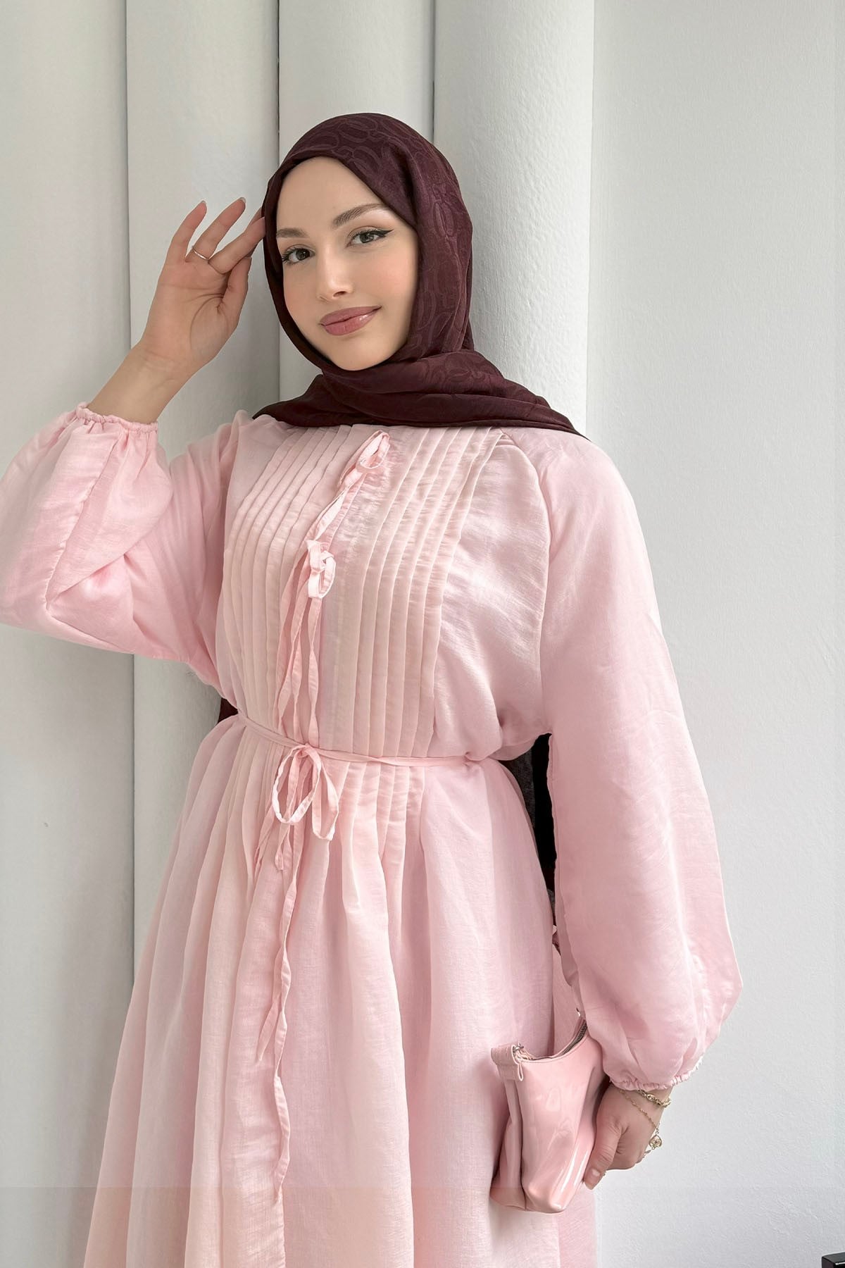 Nervür Dikişli Biye Kemerli Tesettür Elbise-PEMBE
