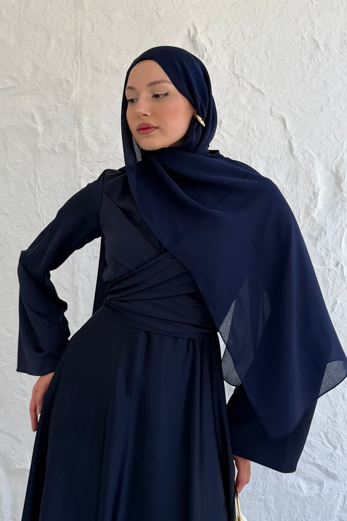 Nevora Çapraz Drape Detaylı Saten Tesettür Abiye-LACİVERT