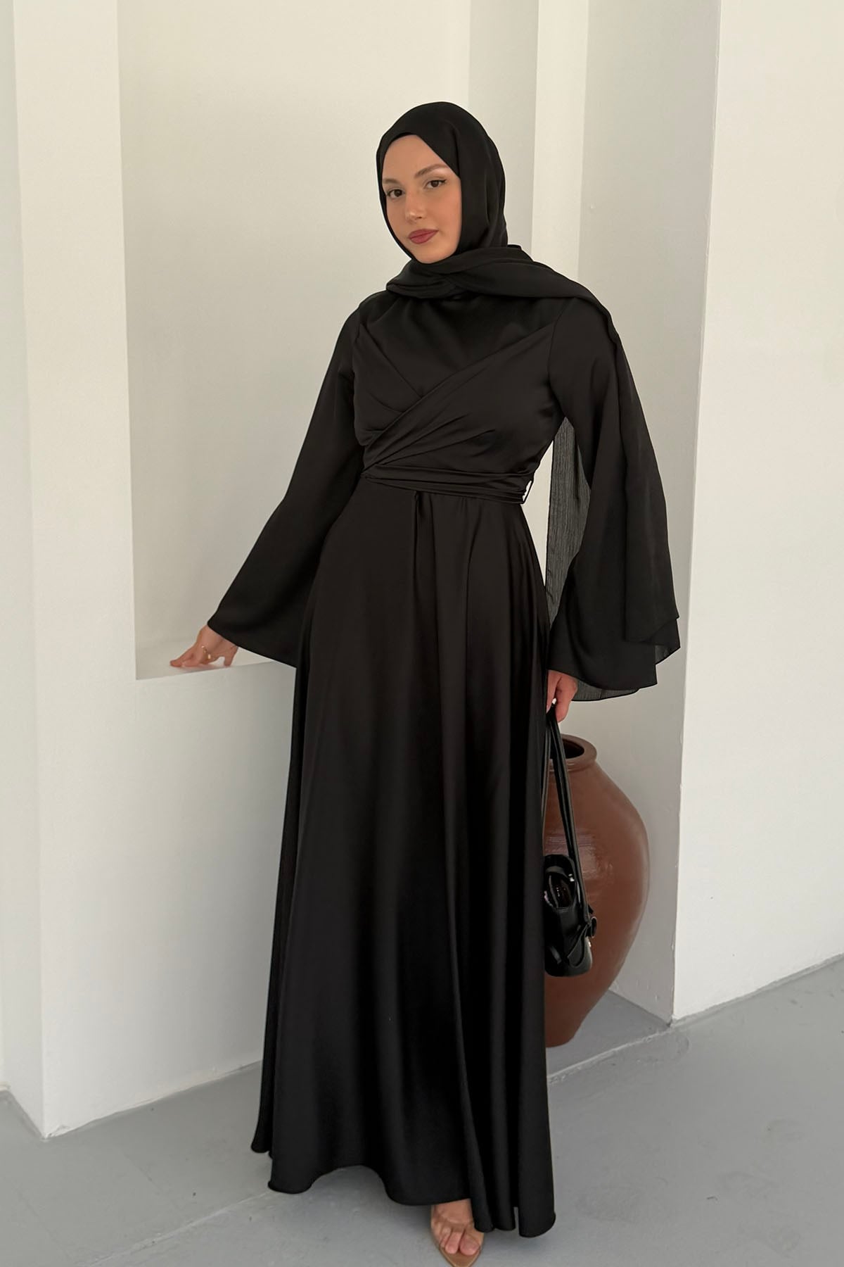 Nevora Çapraz Drape Detaylı Saten Tesettür Abiye-SİYAH