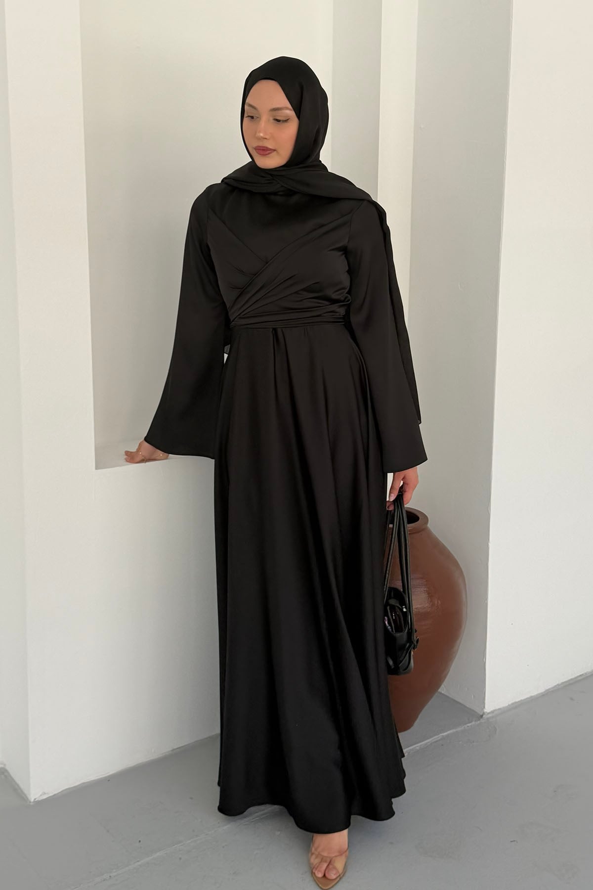 Nevora Çapraz Drape Detaylı Saten Tesettür Abiye-SİYAH