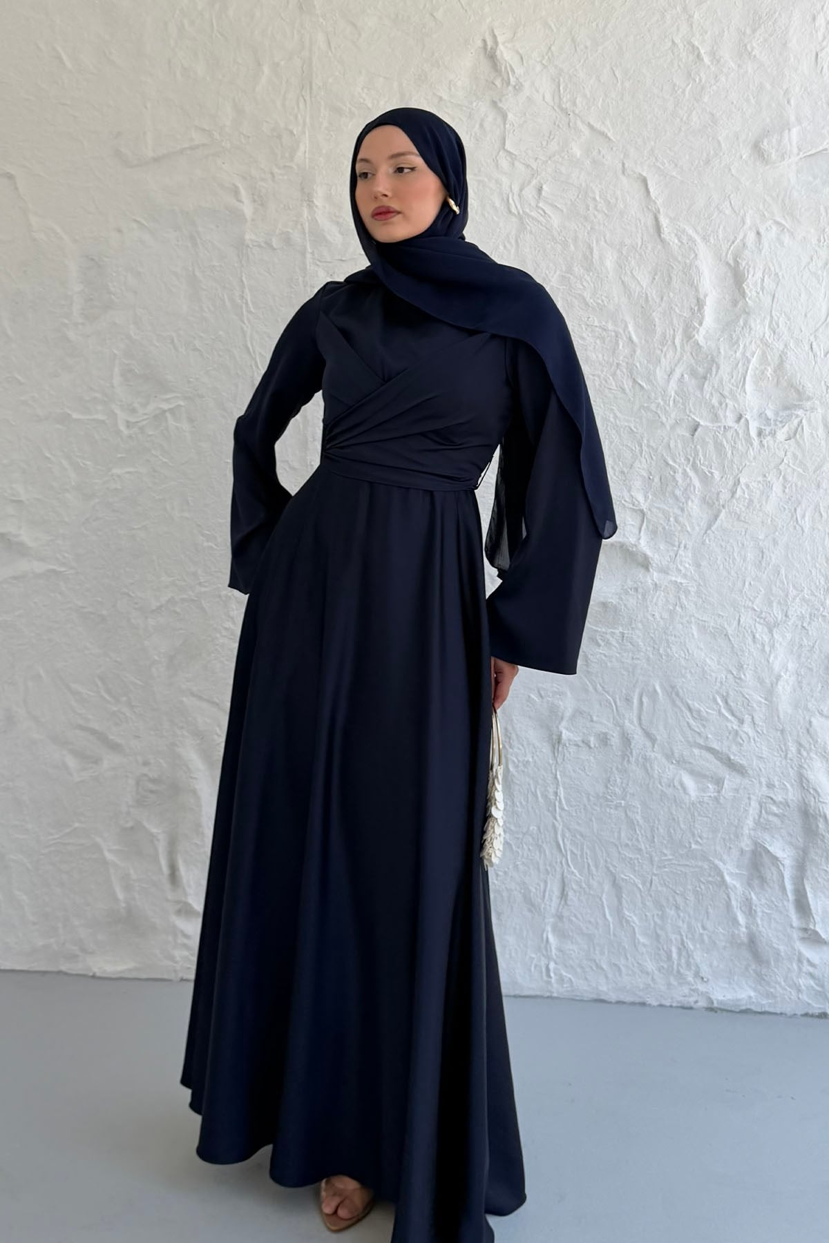 Nevora Çapraz Drape Detaylı Saten Tesettür Abiye-LACİVERT