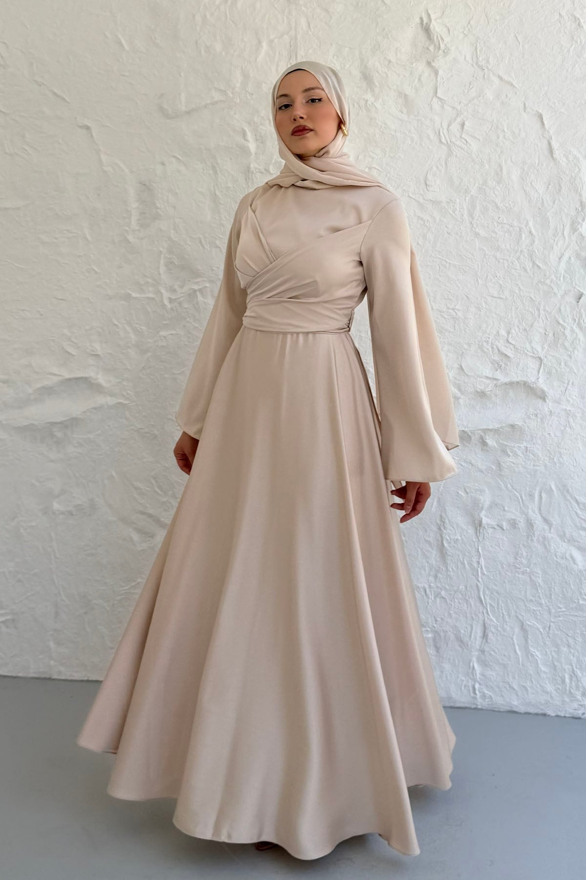 Nevora Çapraz Drape Detaylı Saten Tesettür Abiye-BEJ