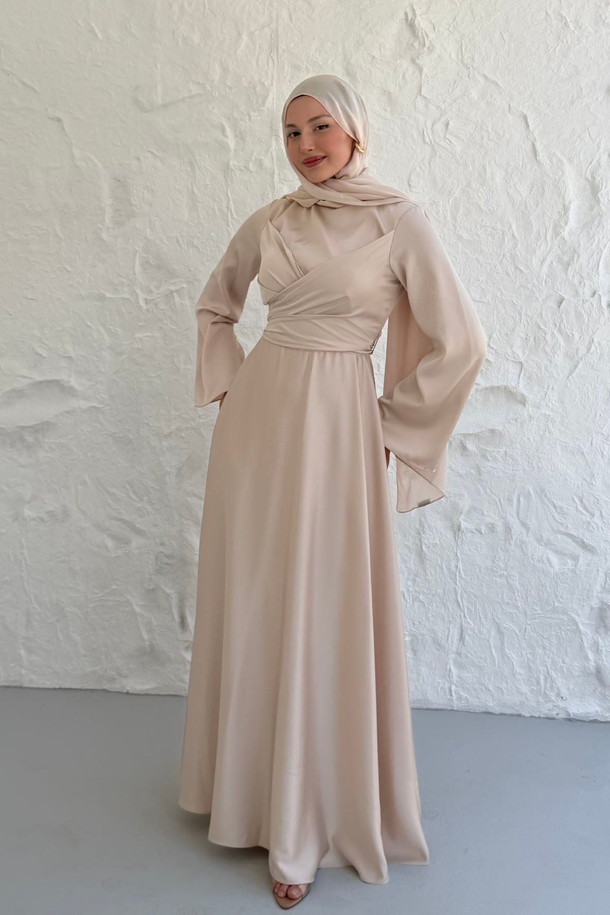 Nevora Çapraz Drape Detaylı Saten Tesettür Abiye-BEJ