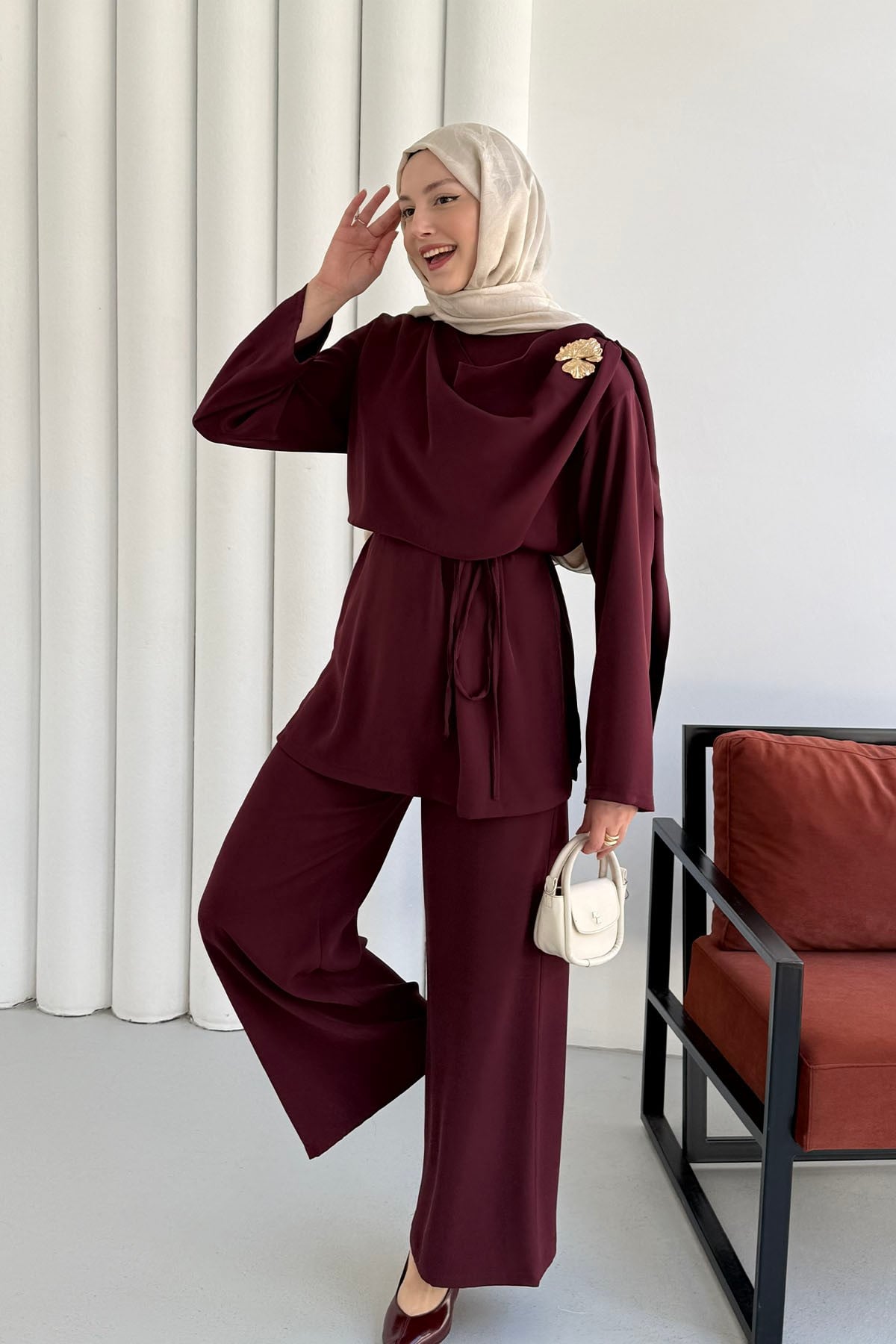 Omzu Şal Yaka Detaylı Broşlu Pantolon Tesettür Takım-BORDO