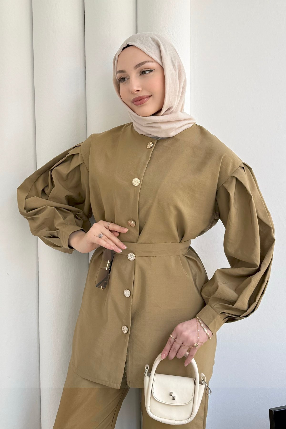 Ön Gold Düğme Detaylı Pantolonlu Tesettür Takım-OLİVE