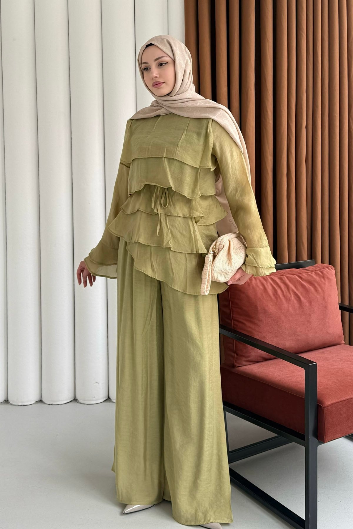 Ön Kat Kat Detaylı Asimetrik Kesim Pantolon Tesettür Takım-YAĞ YEŞİLİ