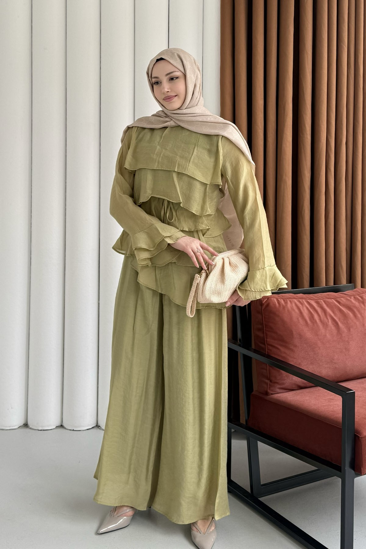 Ön Kat Kat Detaylı Asimetrik Kesim Pantolon Tesettür Takım-YAĞ YEŞİLİ