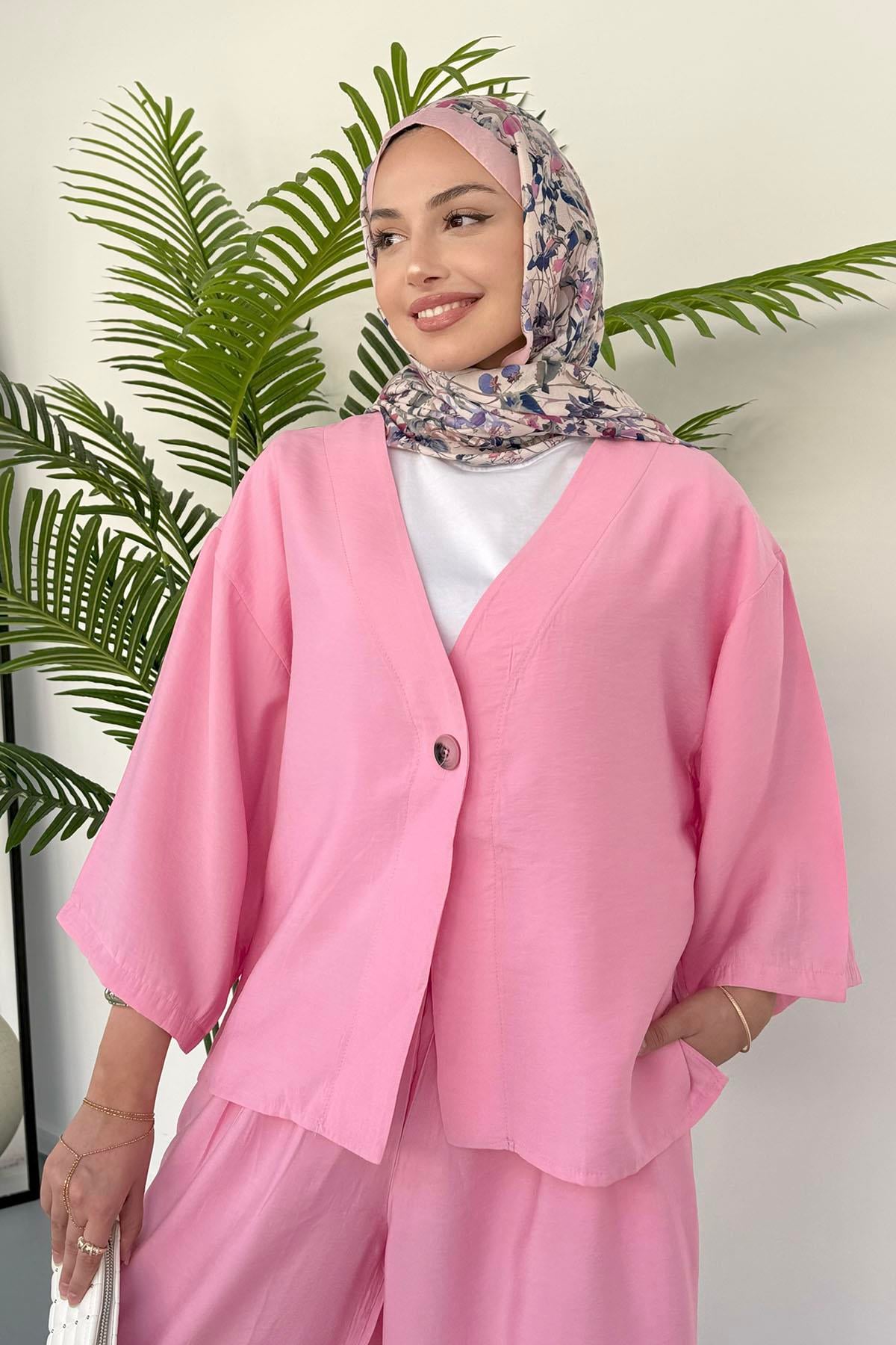 Önden Düğmeli Yanları Yırtmaçlı Ceketli Tesettür Takım-PEMBE