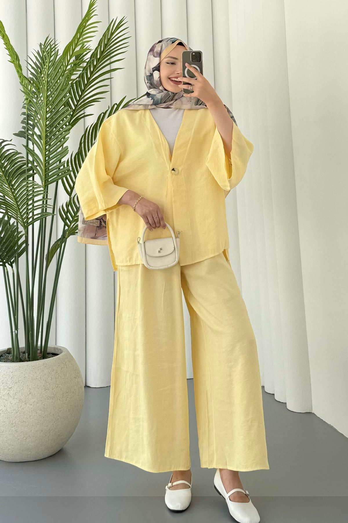 Önden Düğmeli Yanları Yırtmaçlı Ceketli Tesettür Takım-SARI
