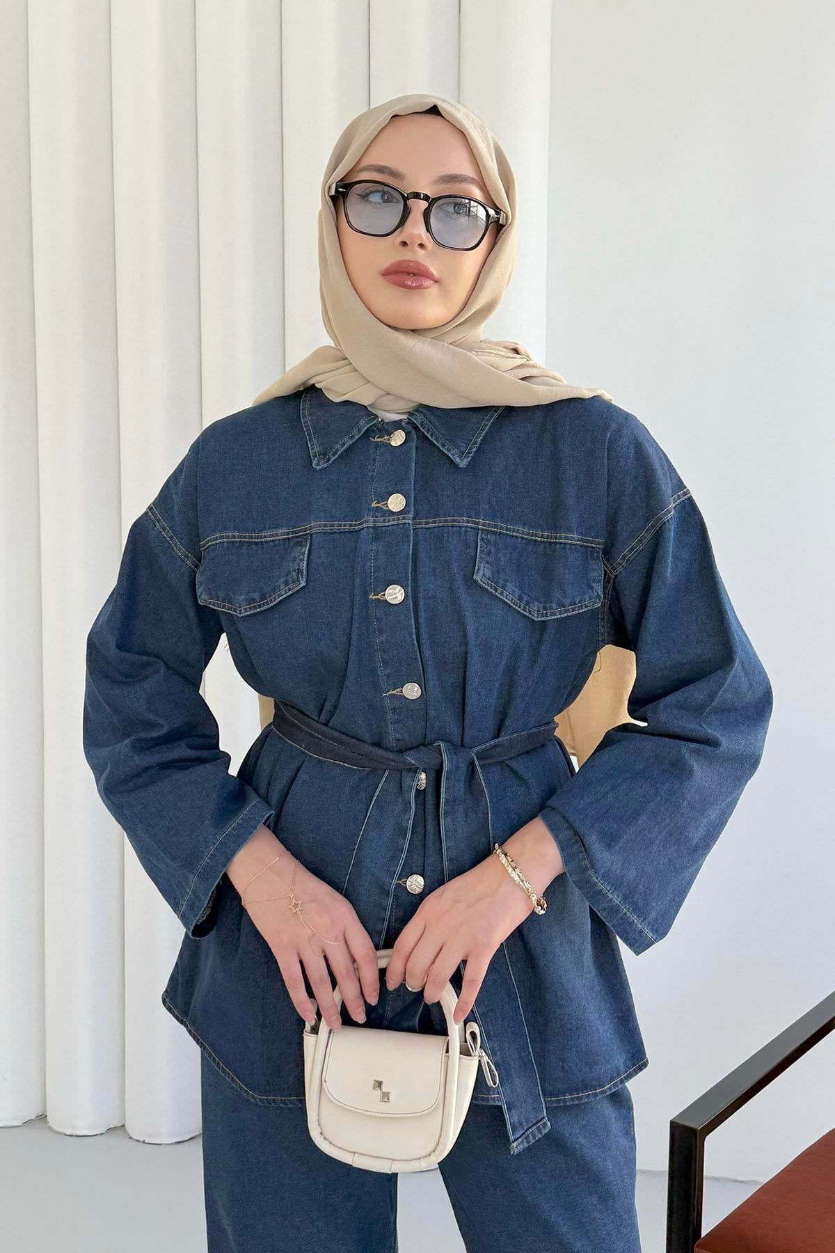 Önü Düğmeli Kuşaklı Denim Tesettür Takım-KOYU MAVİ