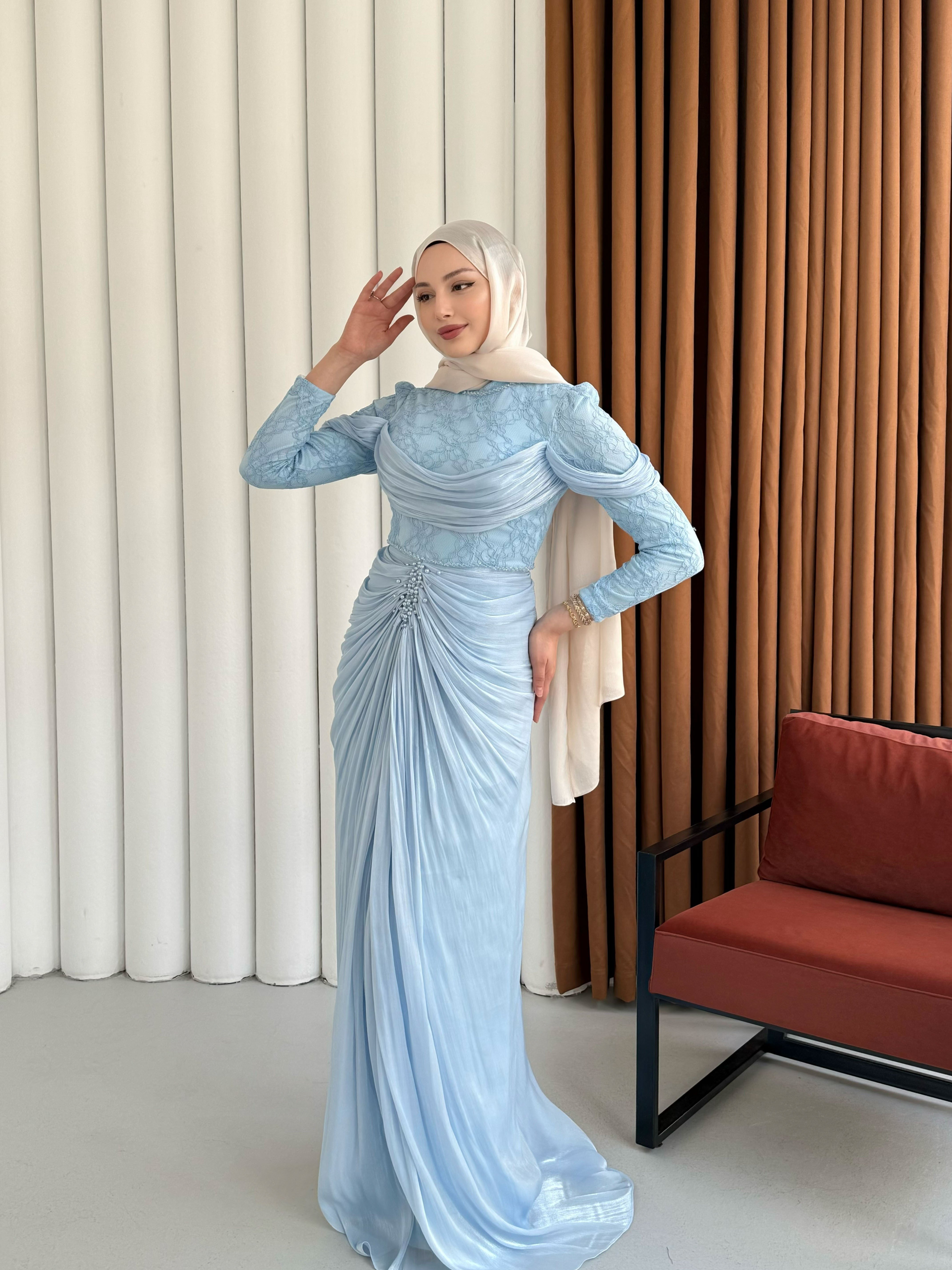 Önü Taş İşlemeli Büzgü Geçişli Dantelli Tesettür Abiye-BEBE MAVİ