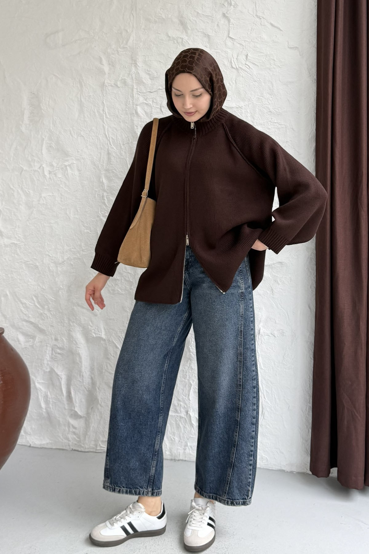Oversize Dik Yaka Boydan Fermuarlı Triko Hırka-KAHVERENGİ