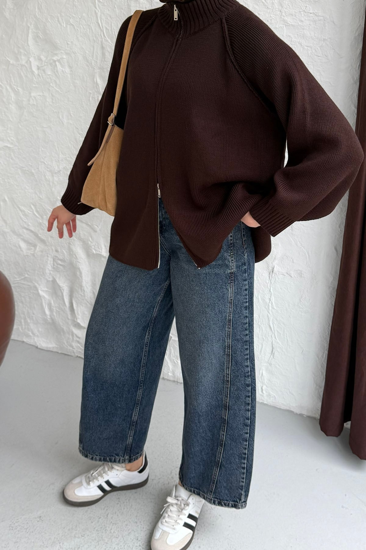 Oversize Dik Yaka Boydan Fermuarlı Triko Hırka-KAHVERENGİ